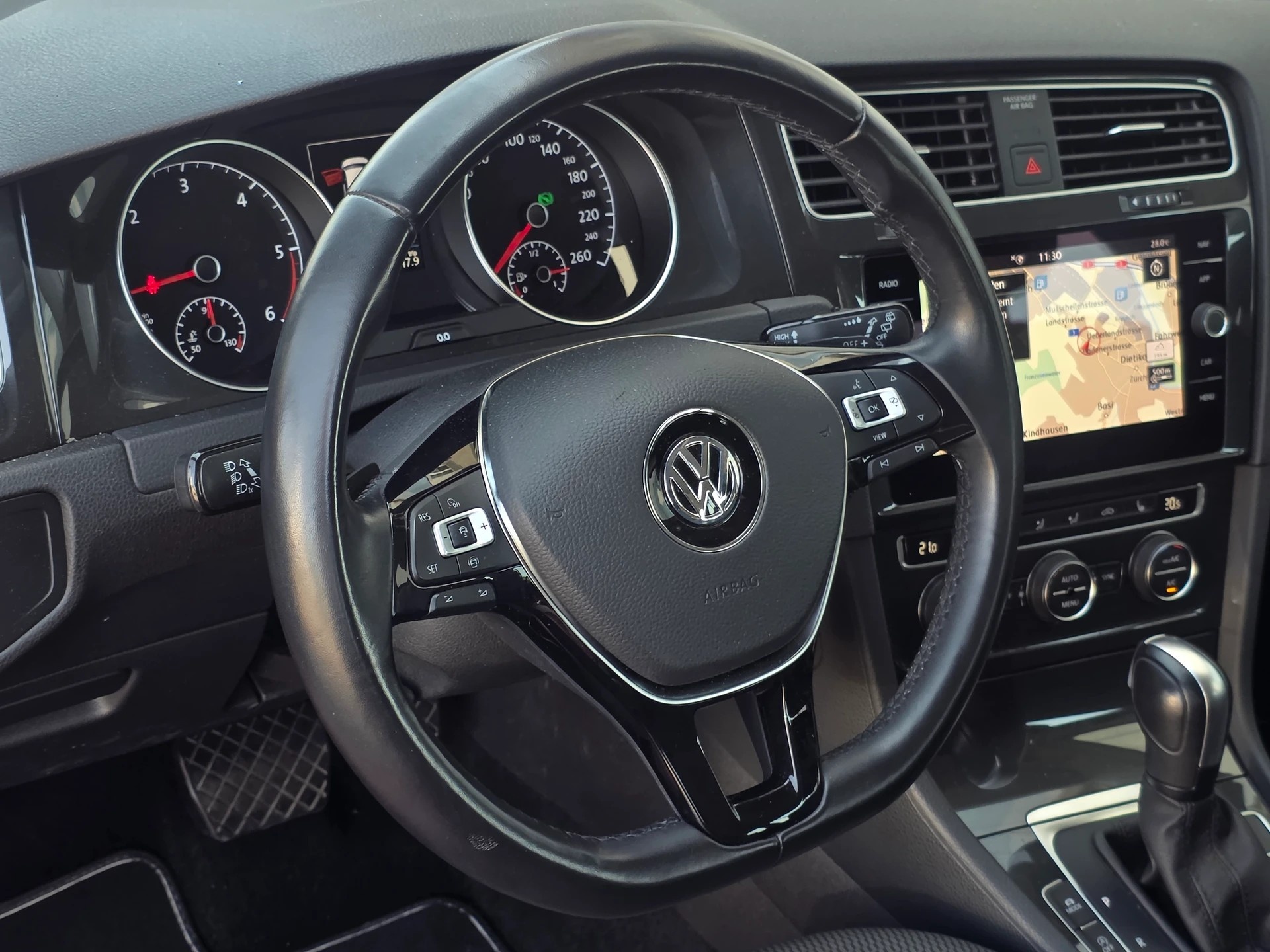 VW Golf Variant 2.0 TDI Comfortline DSG * CH-Fahrzeug * Frisch ab MFK *-image-6