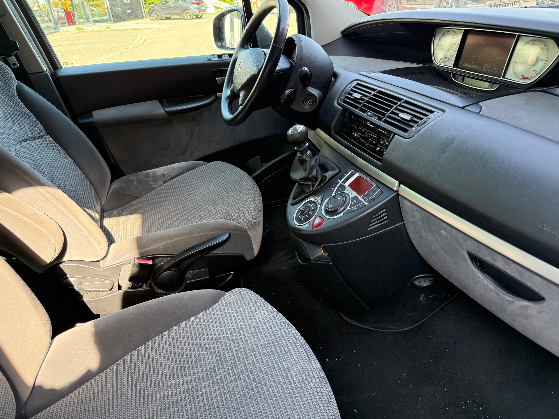 PEUGEOT 807 2.0 16V HDi (SR) Family-image-10