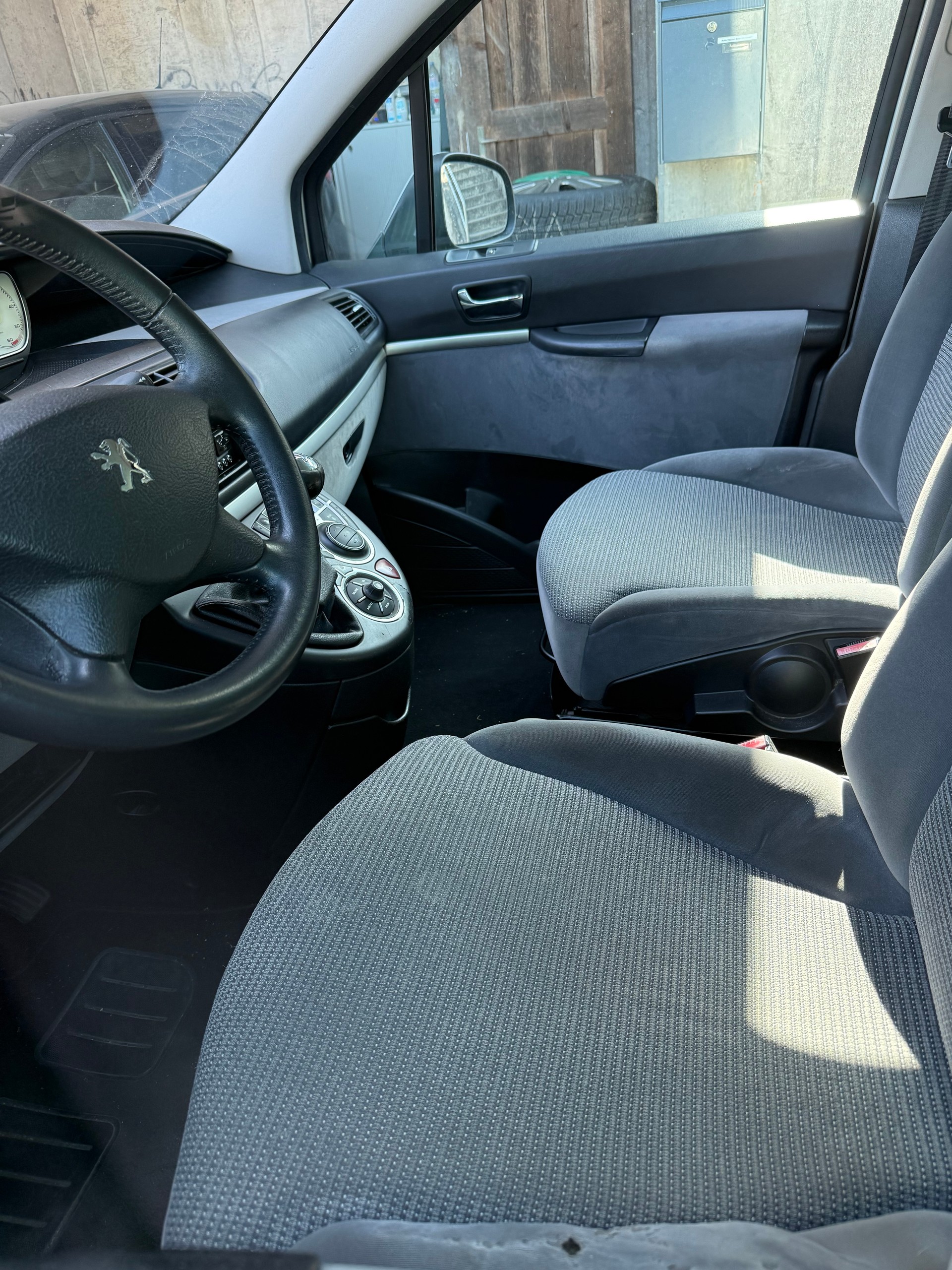 PEUGEOT 807 2.0 16V HDi (SR) Family-image-1