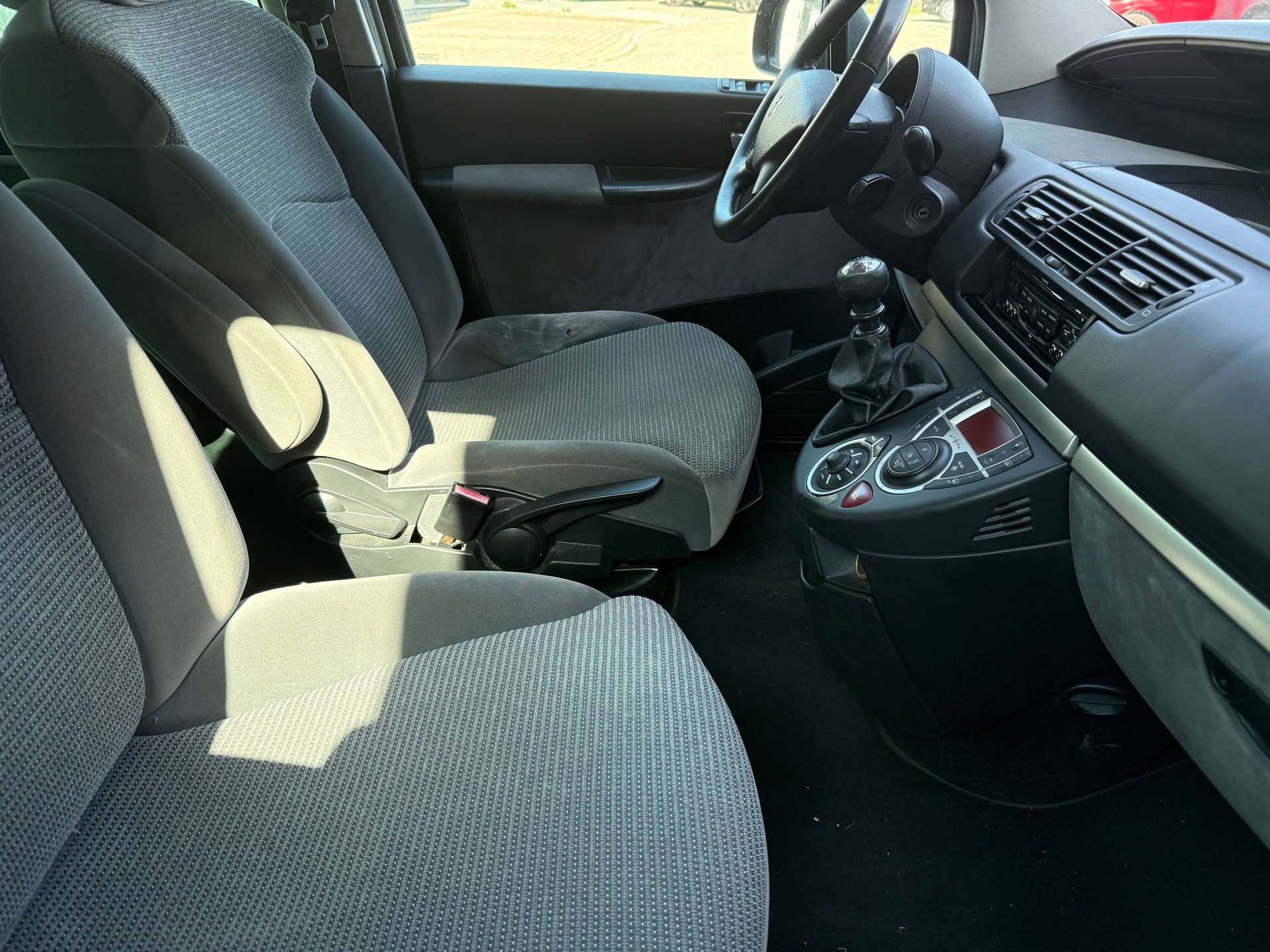 PEUGEOT 807 2.0 16V HDi (SR) Family-image-8
