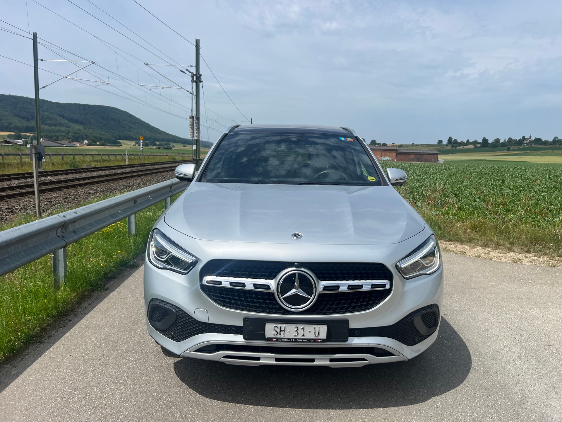 MERCEDES-BENZ GLA 200d 8G-DCT-image-1