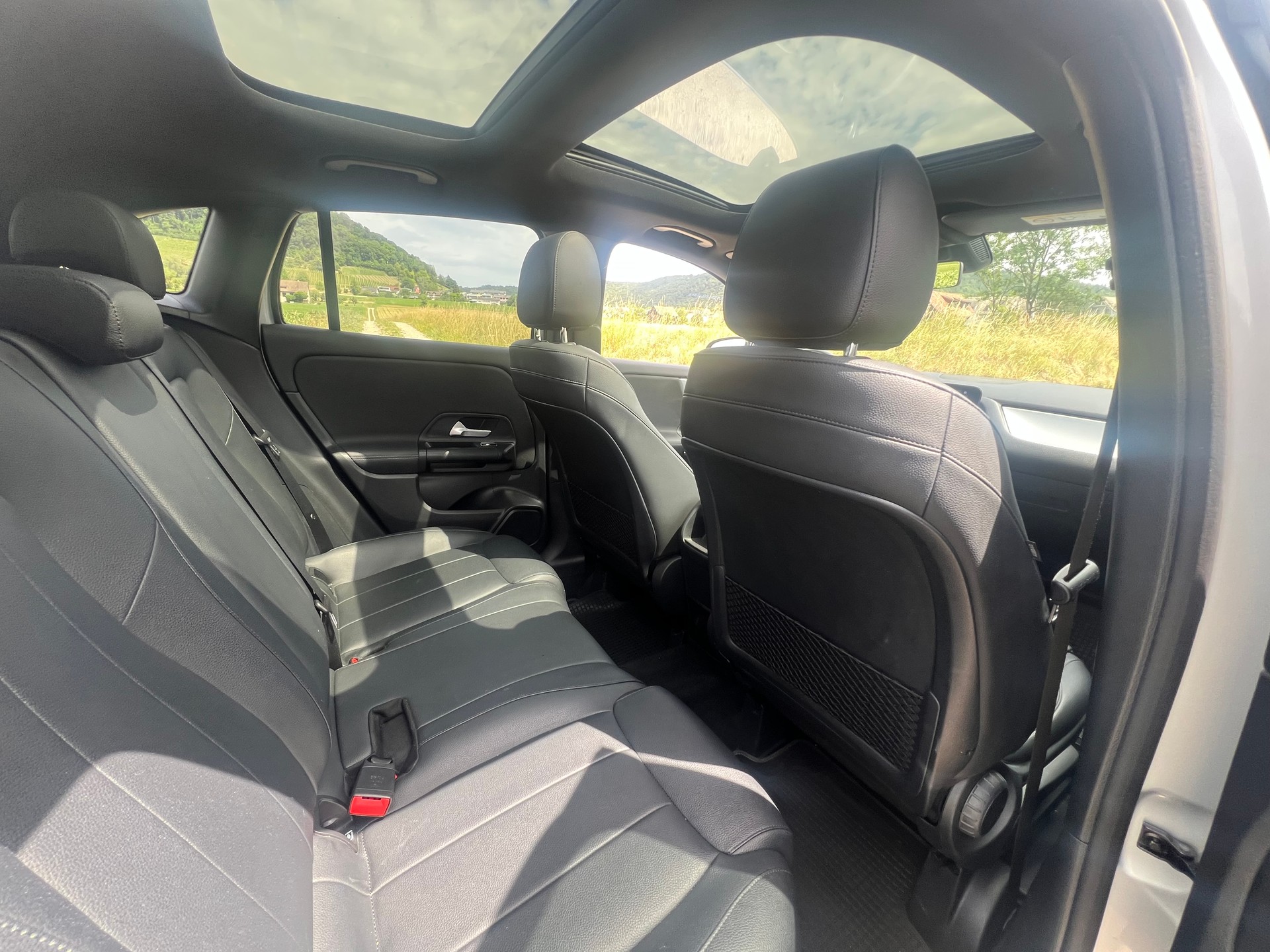 MERCEDES-BENZ GLA 200d 8G-DCT-image-11