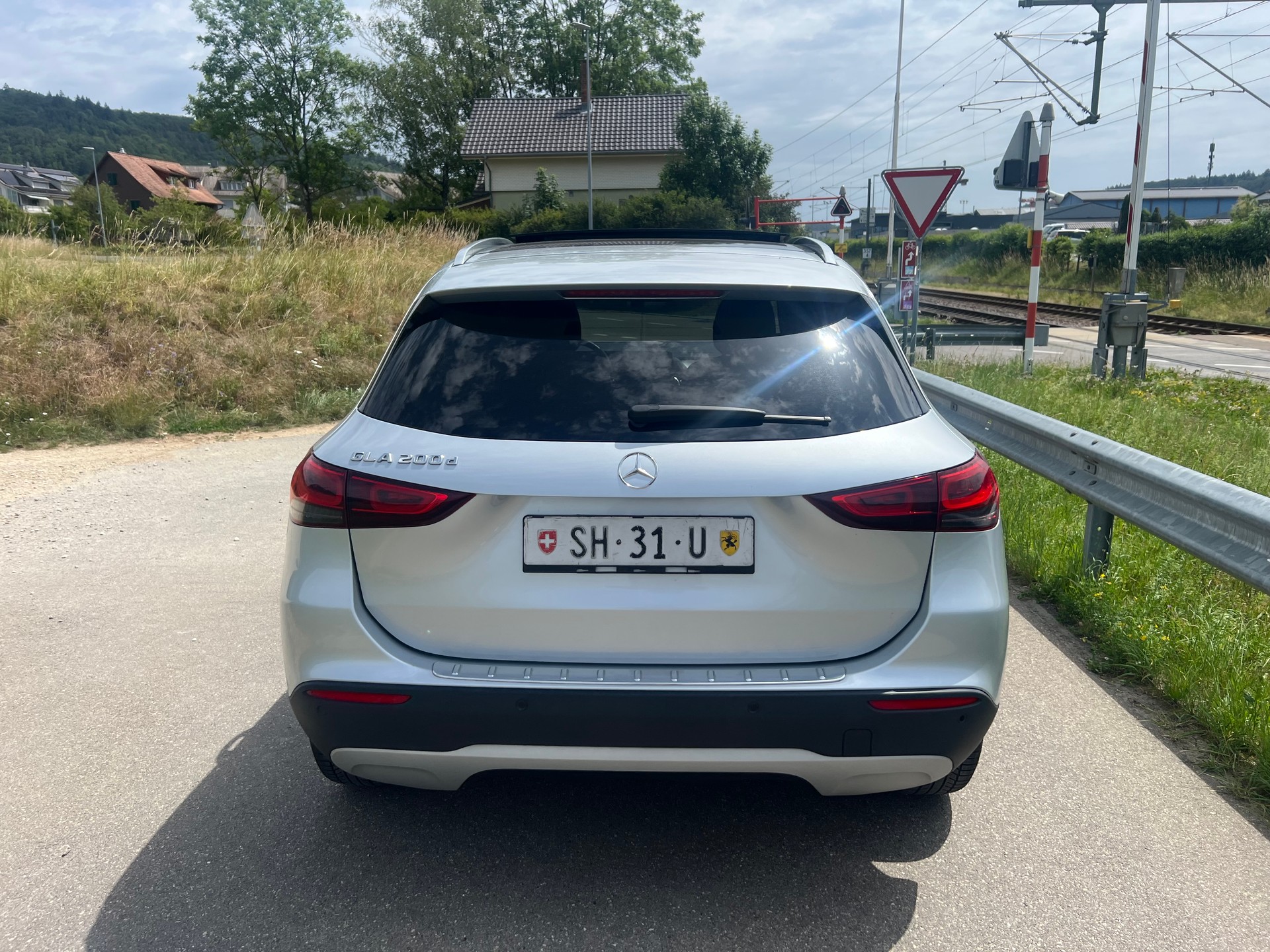 MERCEDES-BENZ GLA 200d 8G-DCT-image-5