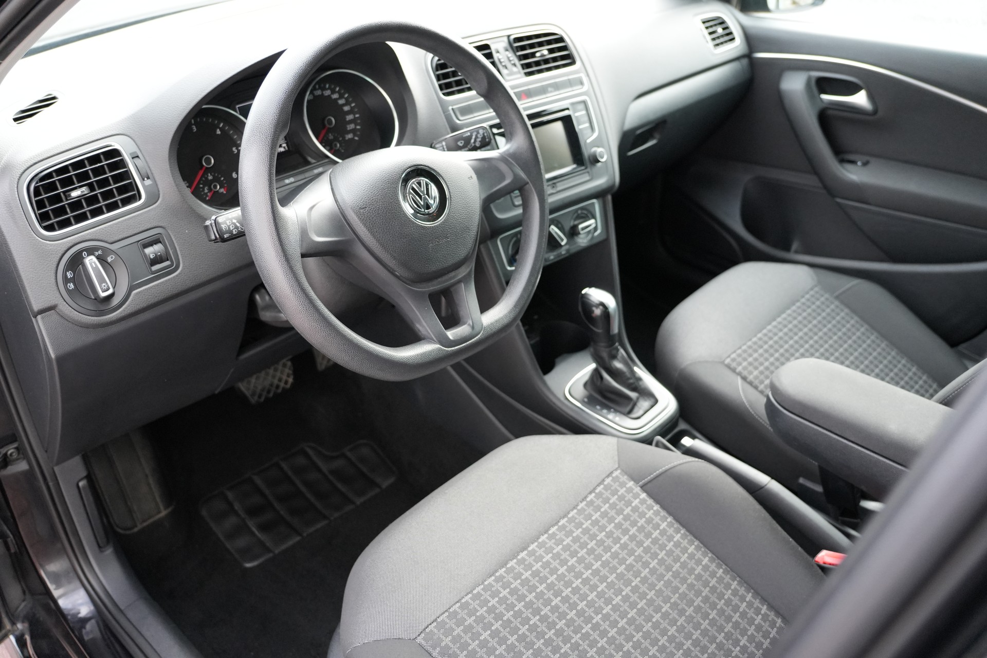 VW Polo 1.4 TDI BMT Comfortline DSG-image-7
