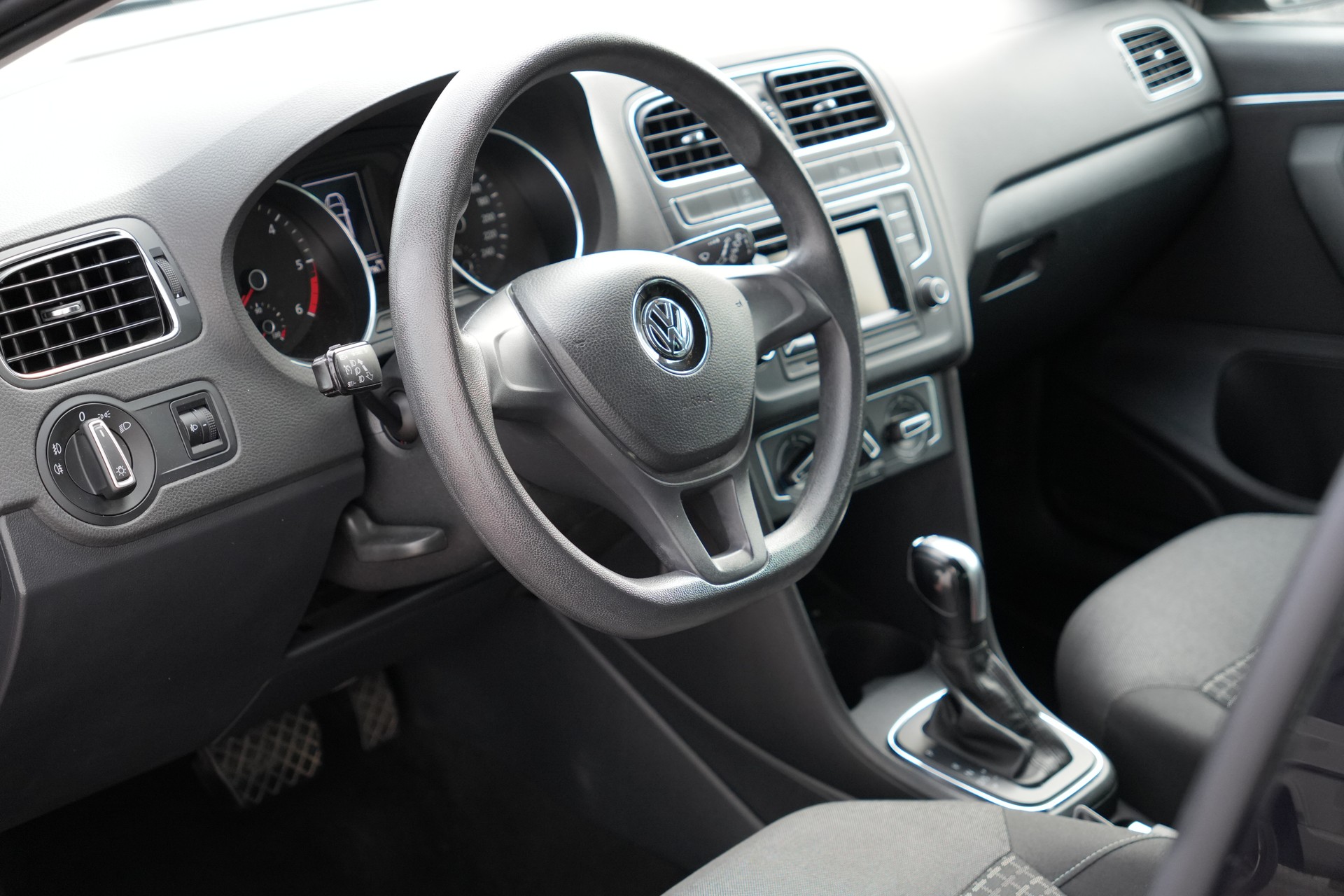 VW Polo 1.4 TDI BMT Comfortline DSG-image-8