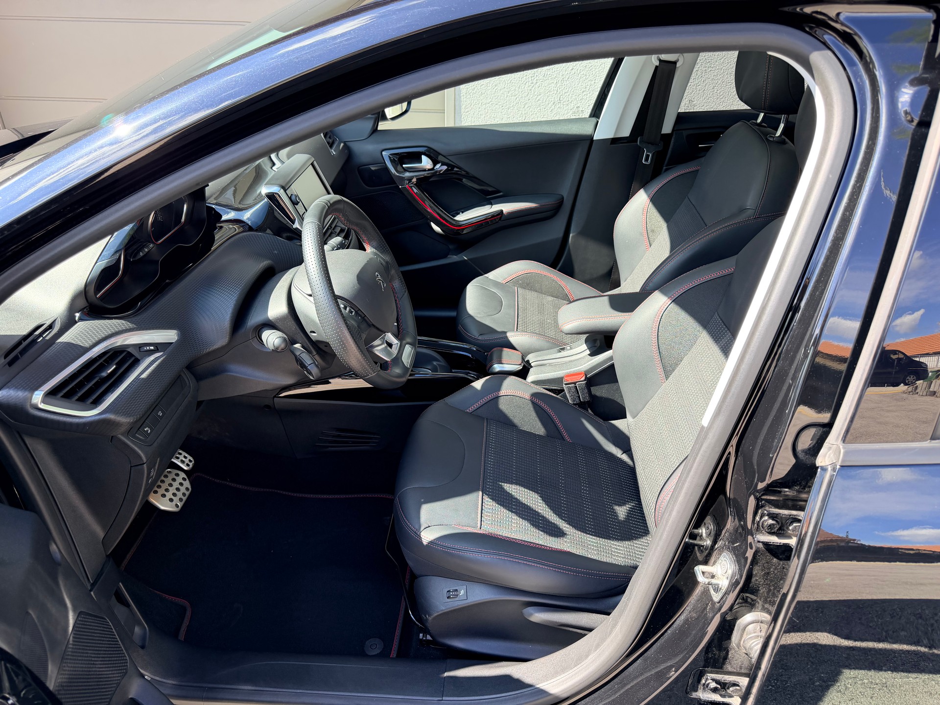 PEUGEOT 2008 1.2 PureTech GT Line EAT6-image-9