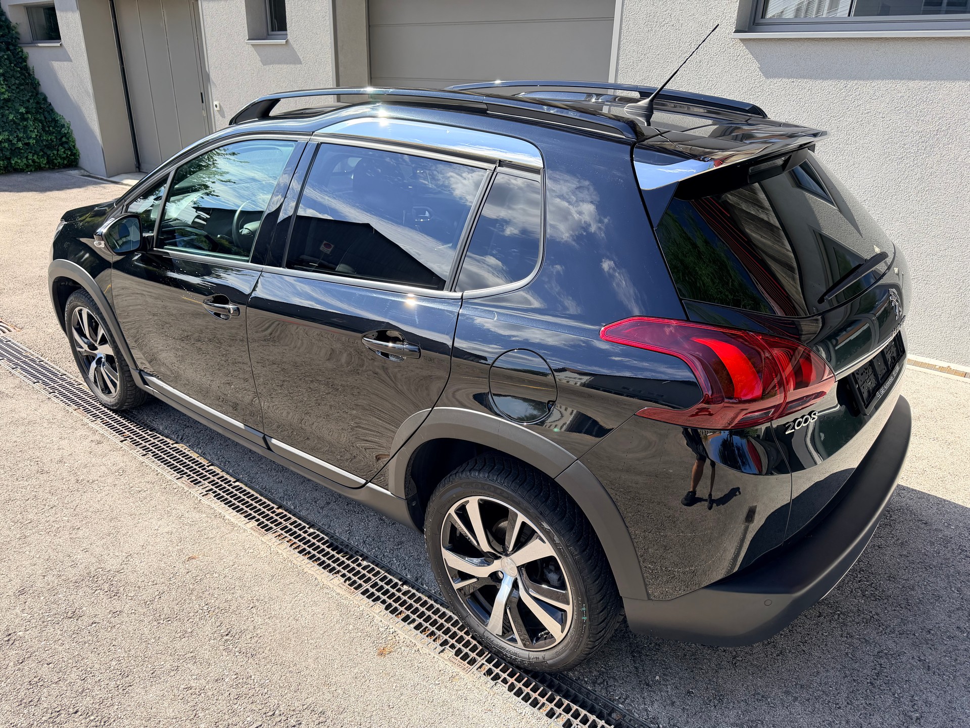 PEUGEOT 2008 1.2 PureTech GT Line EAT6-image-5