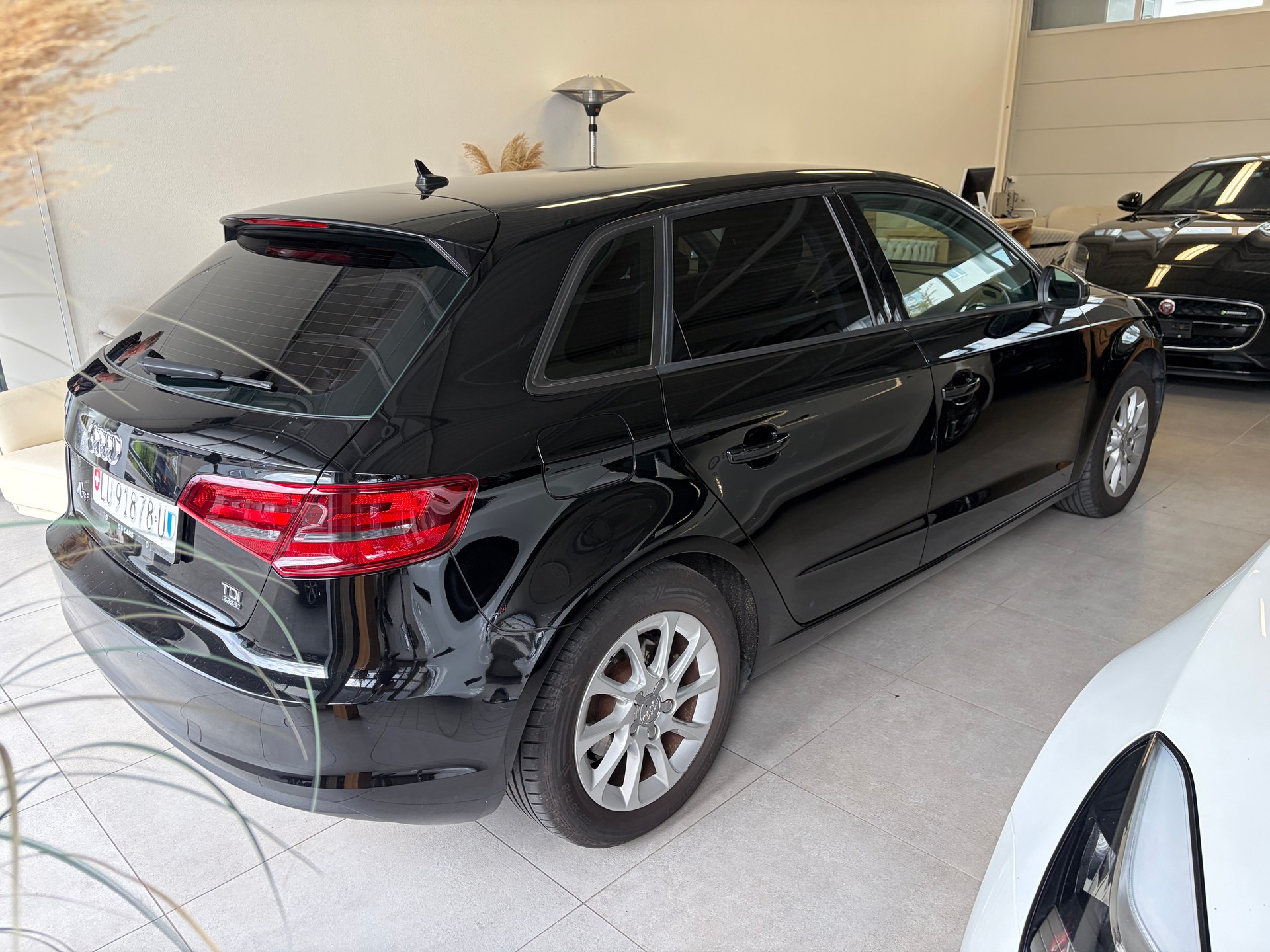 AUDI A3 Sportback 2.0 TDI Ambition quattro-image-2