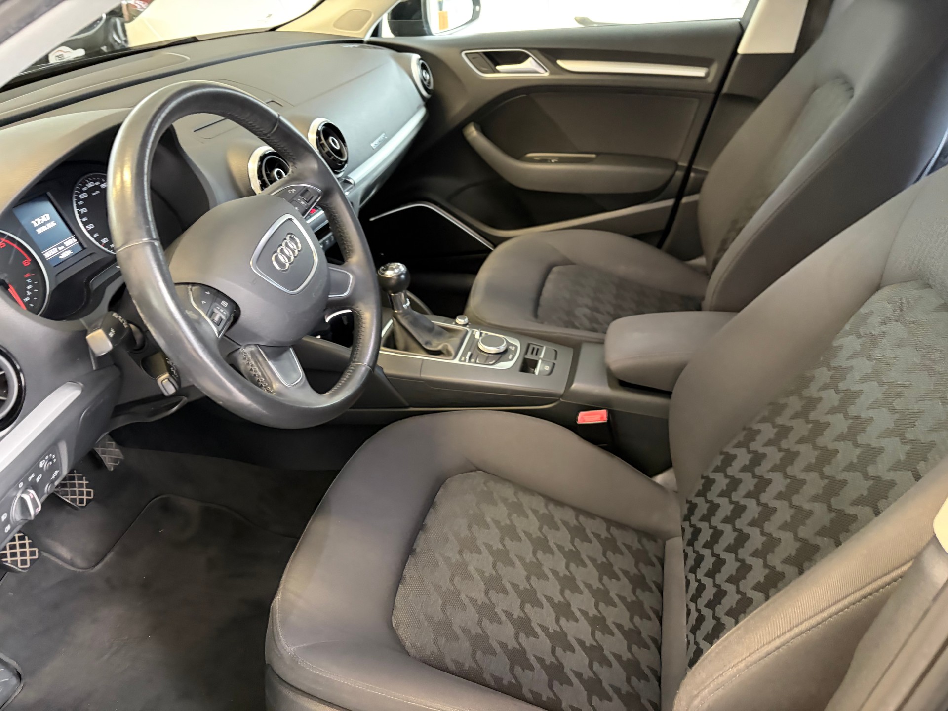 AUDI A3 Sportback 2.0 TDI Ambition quattro-image-7