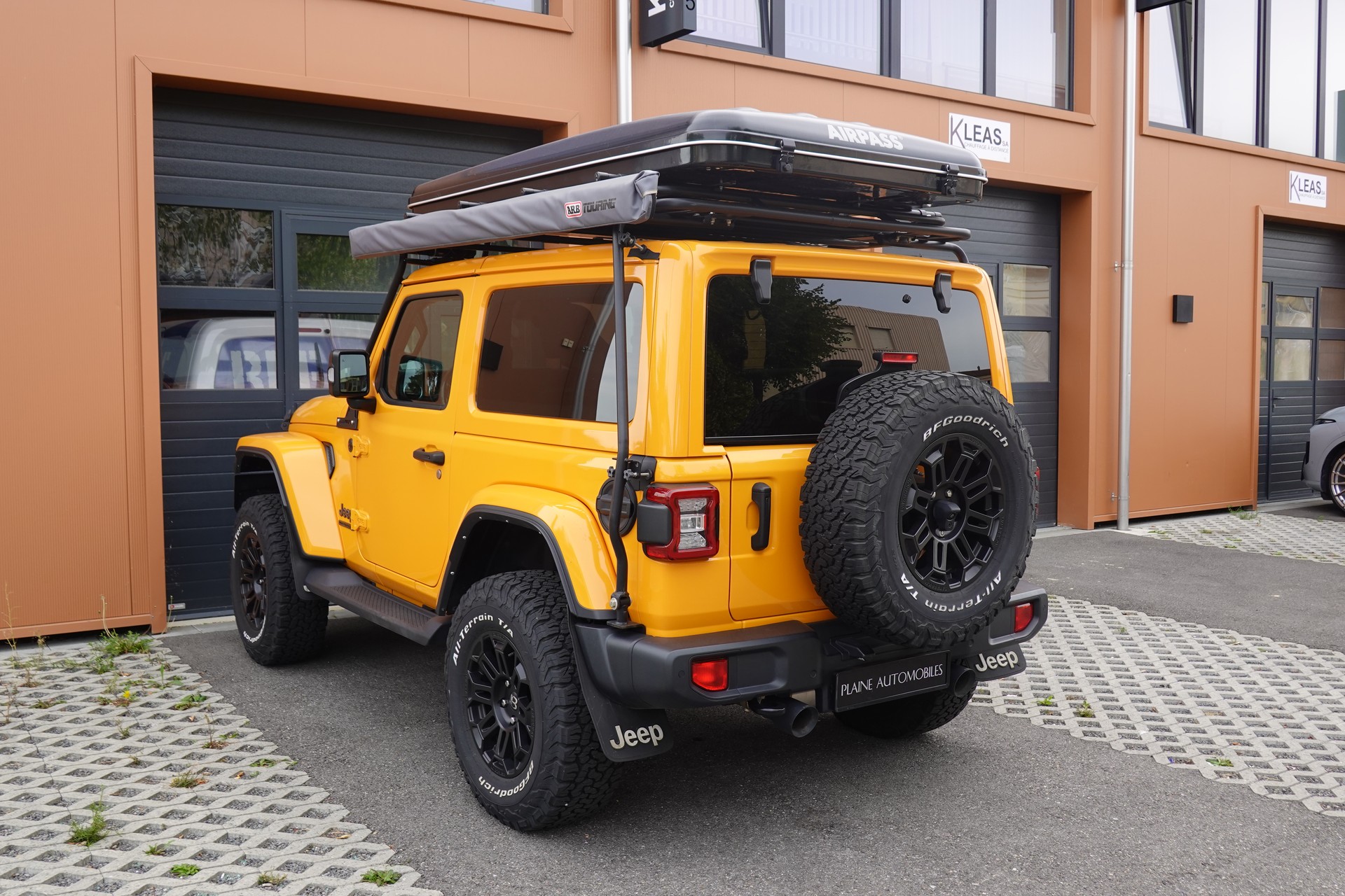 JEEP Wrangler 2.0 Sahara "CH Auto * Camera * Sièges chauffant * Capteur avant/arrière * Intérieur Cuir * Full prépare camping *"-image-9