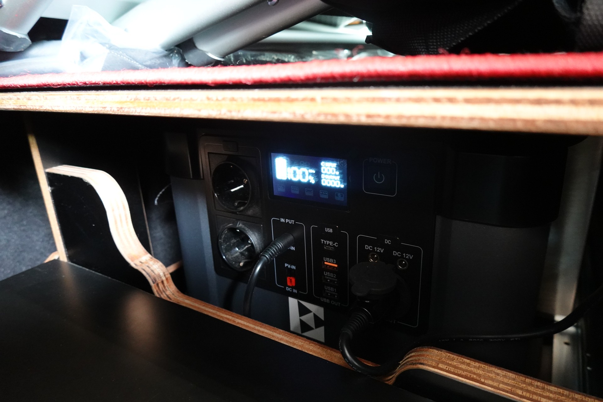 JEEP Wrangler 2.0 Sahara "CH Auto * Camera * Sièges chauffant * Capteur avant/arrière * Intérieur Cuir * Full prépare camping *"-image-28