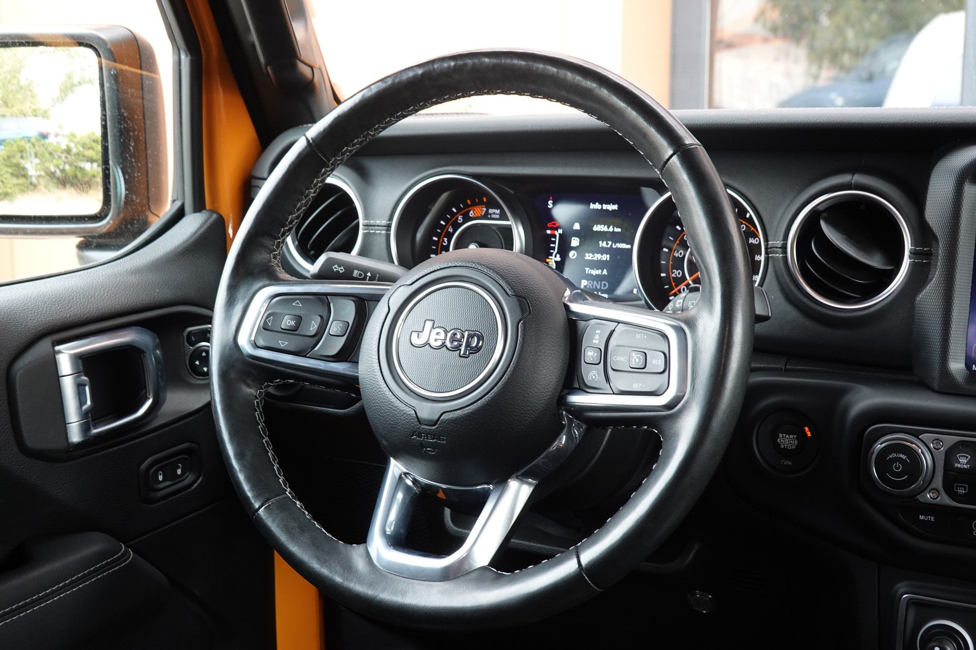 JEEP Wrangler 2.0 Sahara "CH Auto * Camera * Sièges chauffant * Capteur avant/arrière * Intérieur Cuir * Full prépare camping *"-image-12