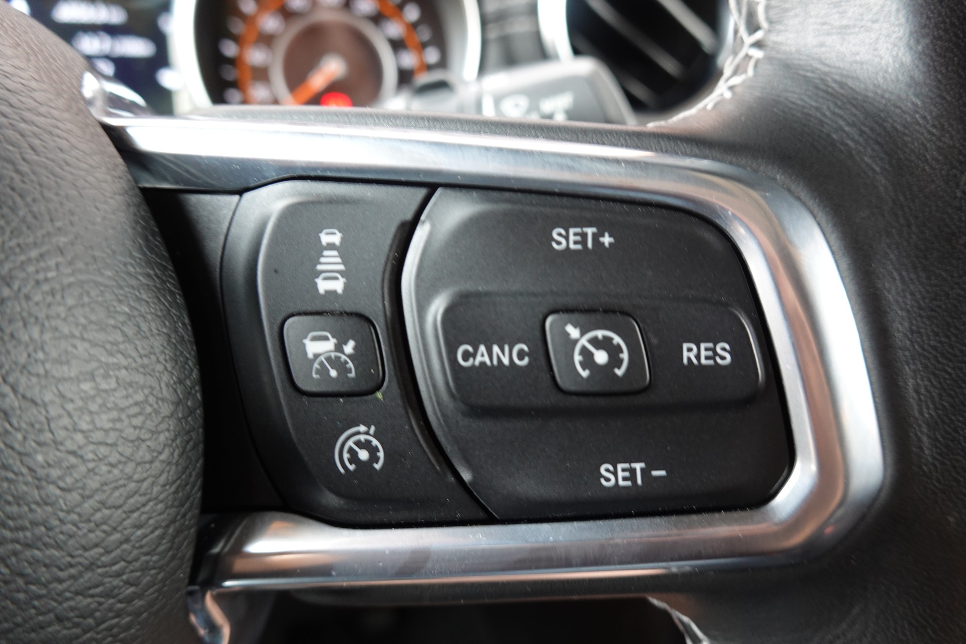 JEEP Wrangler 2.0 Sahara "CH Auto * Camera * Sièges chauffant * Capteur avant/arrière * Intérieur Cuir * Full prépare camping *"-image-14