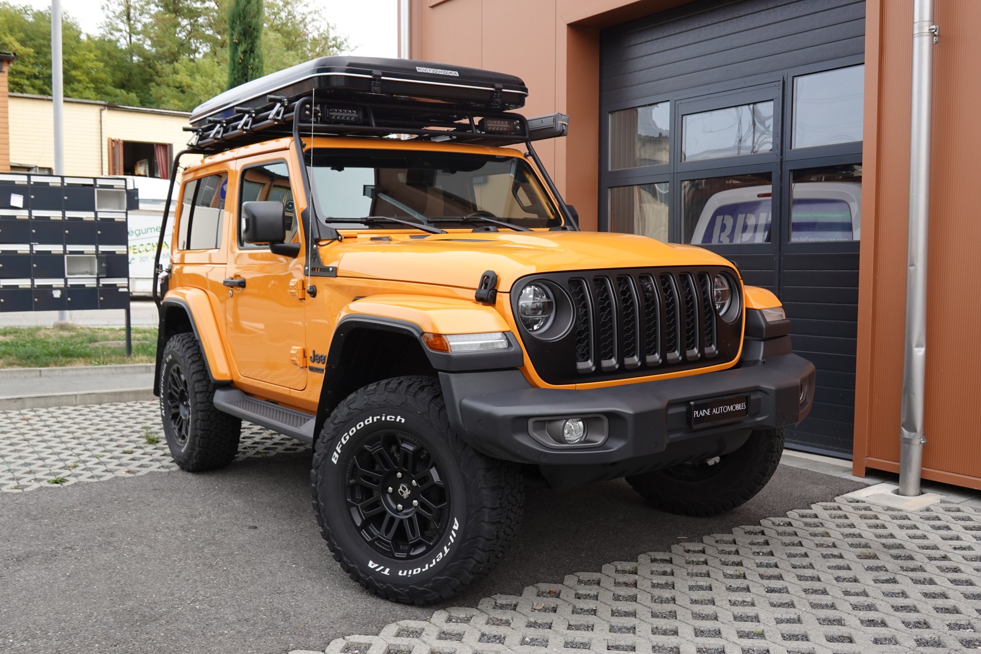 JEEP Wrangler 2.0 Sahara "CH Auto * Camera * Sièges chauffant * Capteur avant/arrière * Intérieur Cuir * Full prépare camping *"-image-5