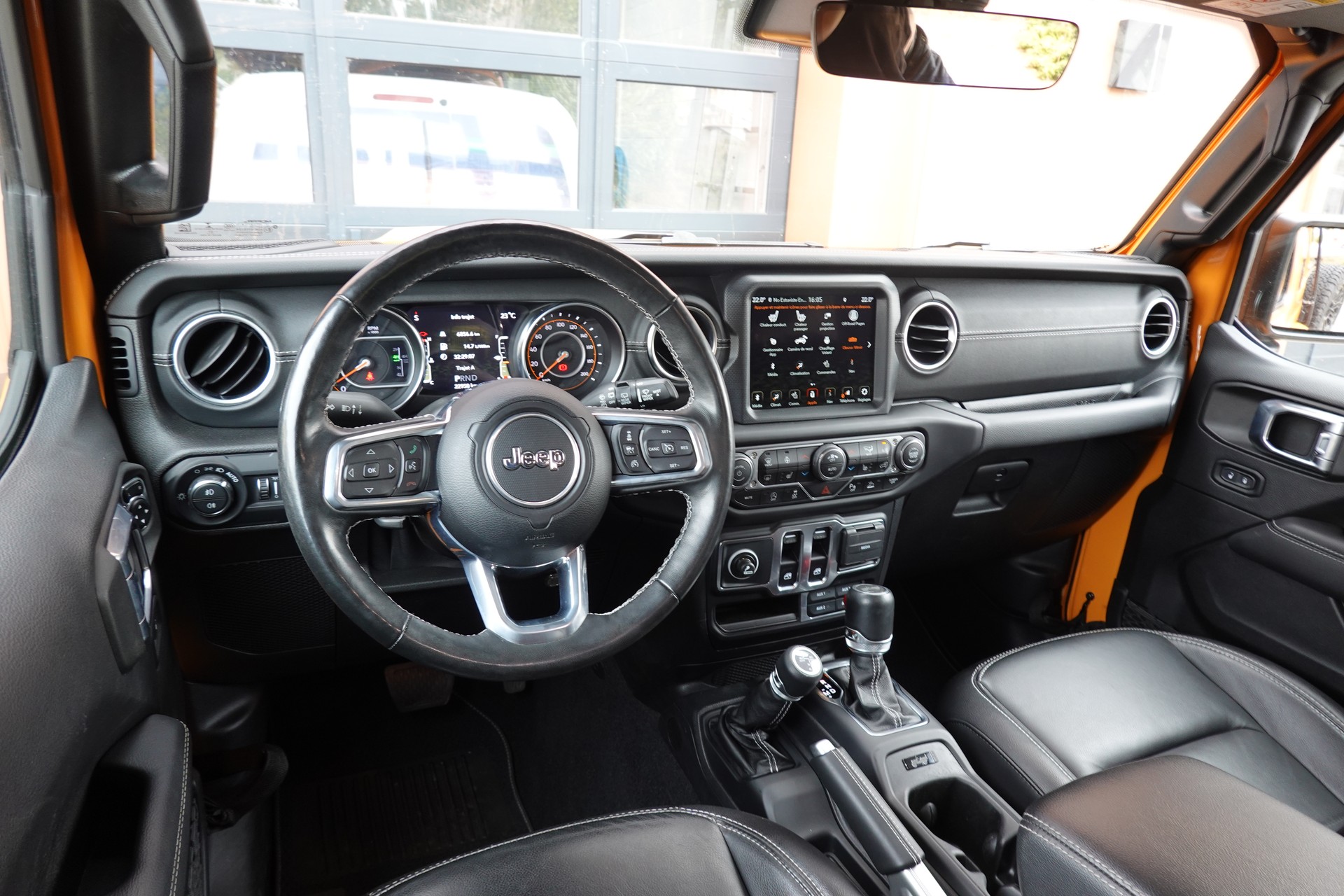 JEEP Wrangler 2.0 Sahara "CH Auto * Camera * Sièges chauffant * Capteur avant/arrière * Intérieur Cuir * Full prépare camping *"-image-13