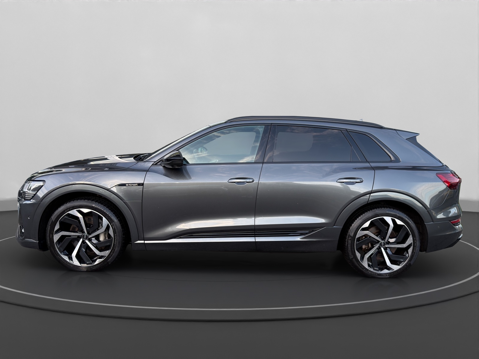 AUDI e-tron 55 S Line quattro-image-0