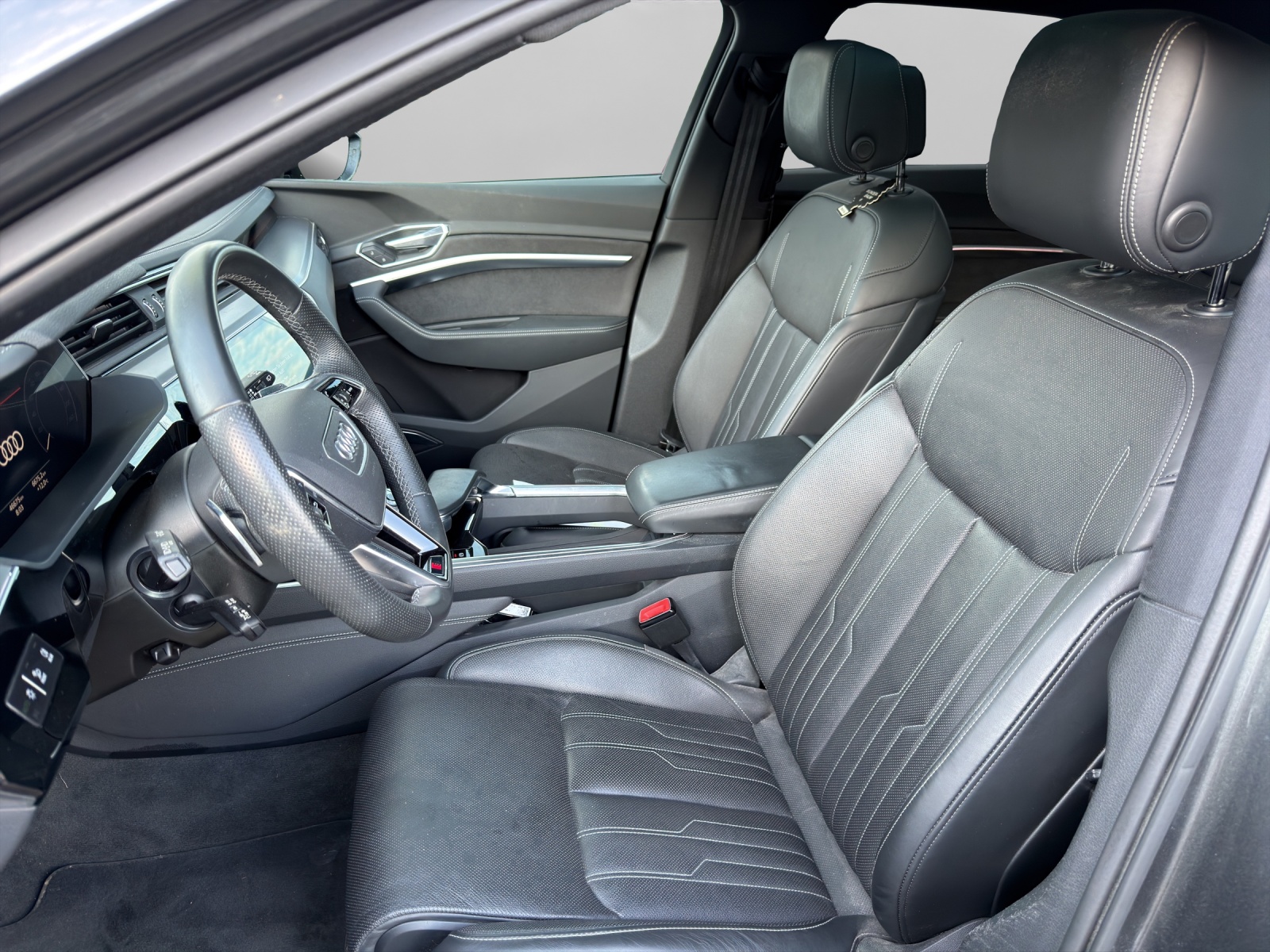 AUDI e-tron 55 S Line quattro-image-5
