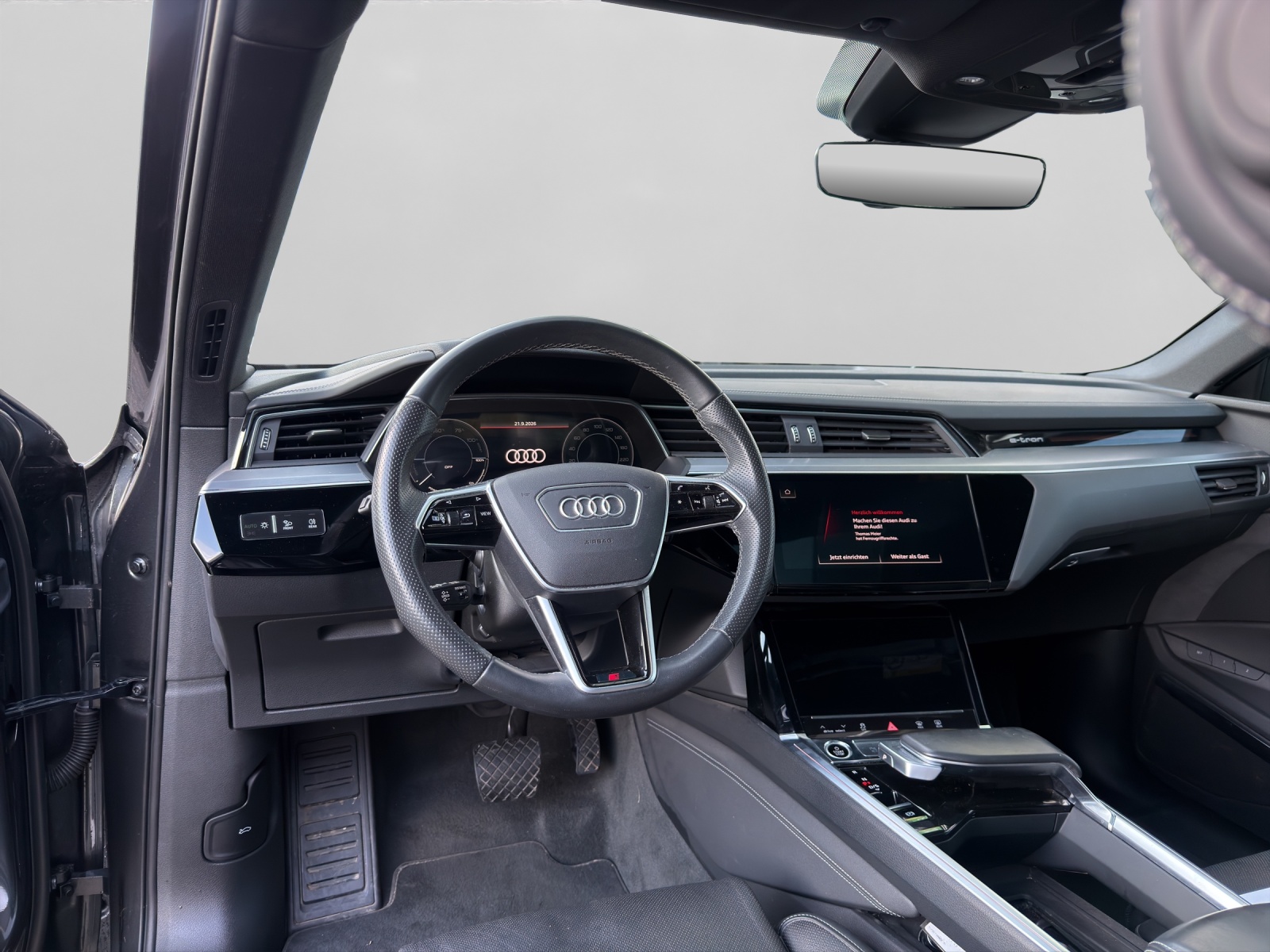 AUDI e-tron 55 S Line quattro-image-7