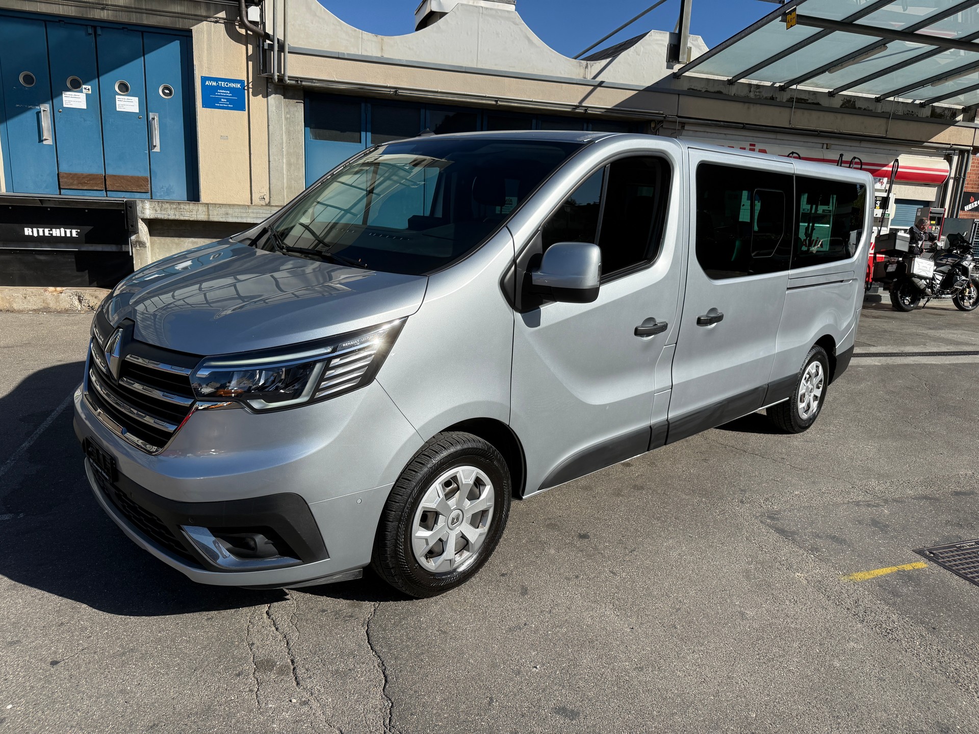 RENAULT Trafic Blue dCi 170 Passenger Techno EDC-image-1