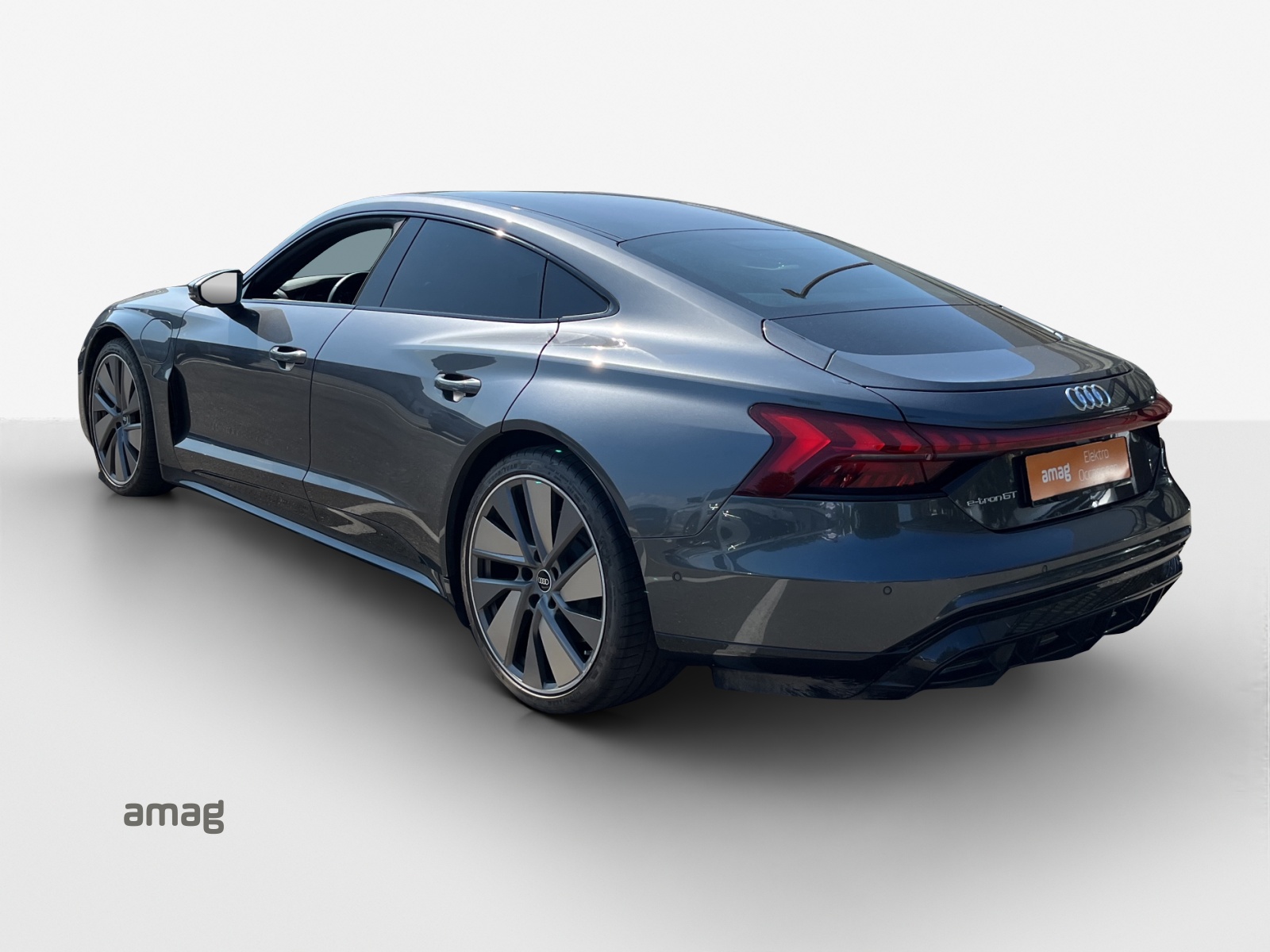 AUDI e-tron GT quattro-showroom-element-3