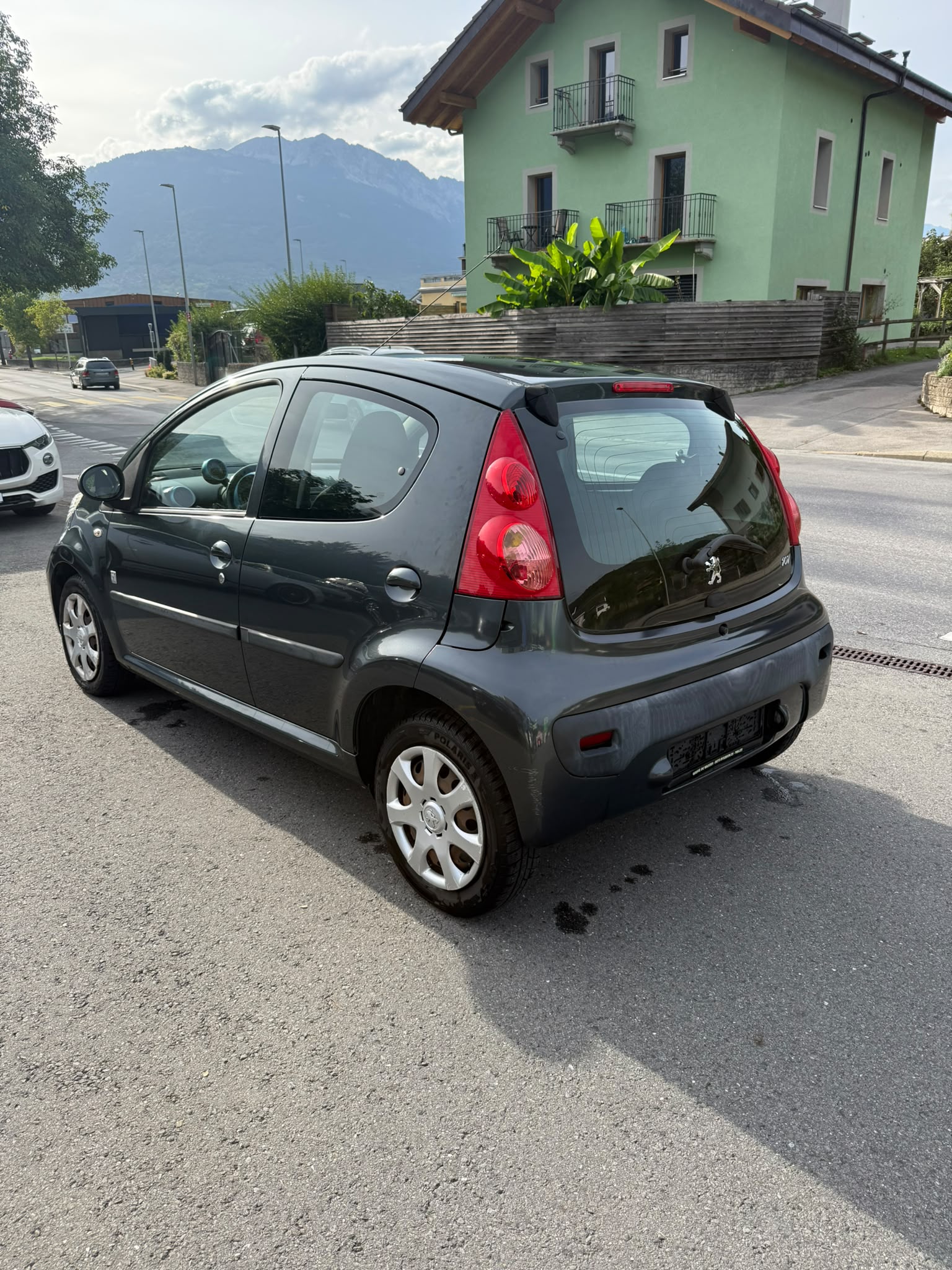 PEUGEOT 107 1.0 Swiss Edition-image-3