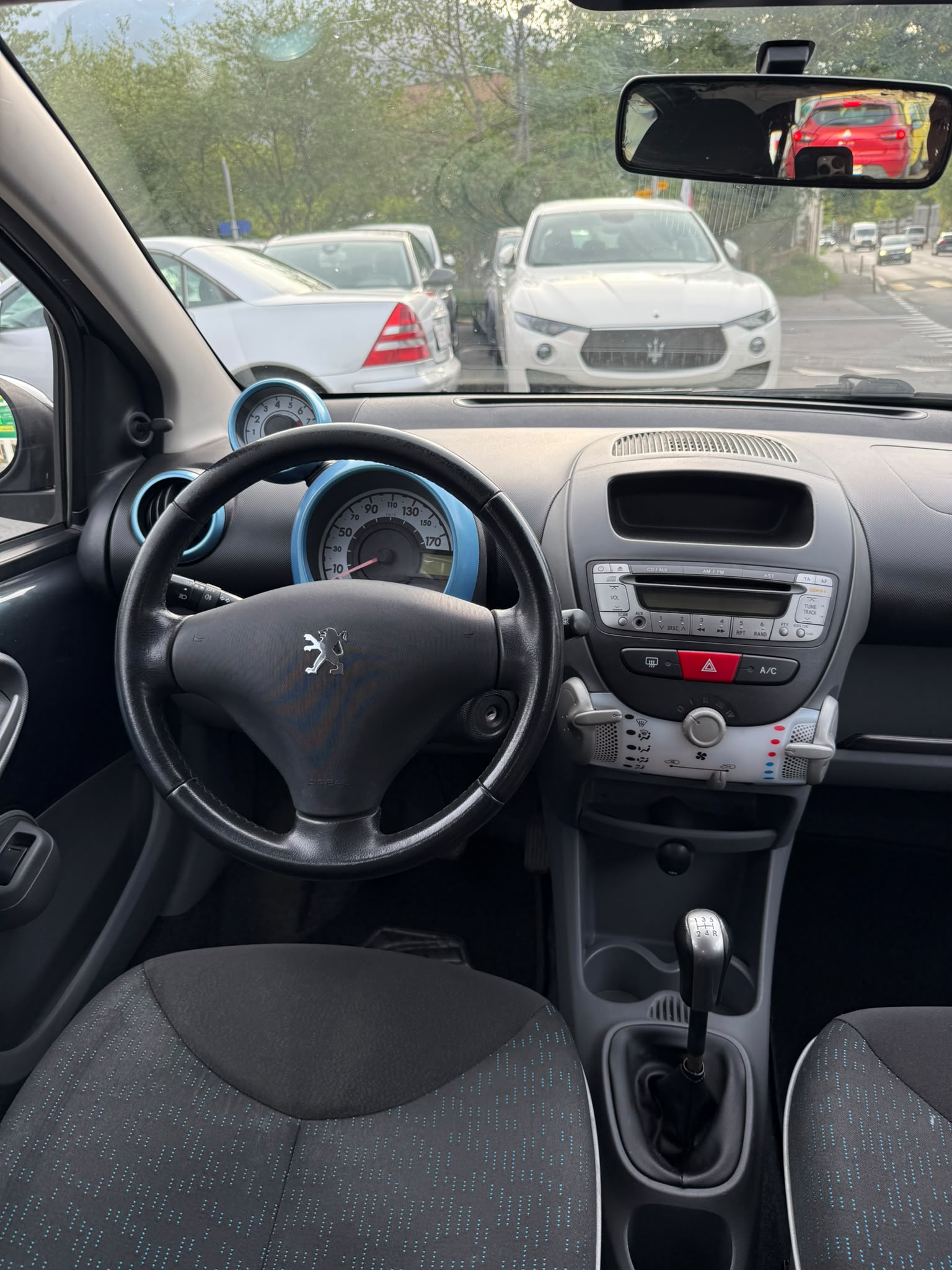 PEUGEOT 107 1.0 Swiss Edition-image-6