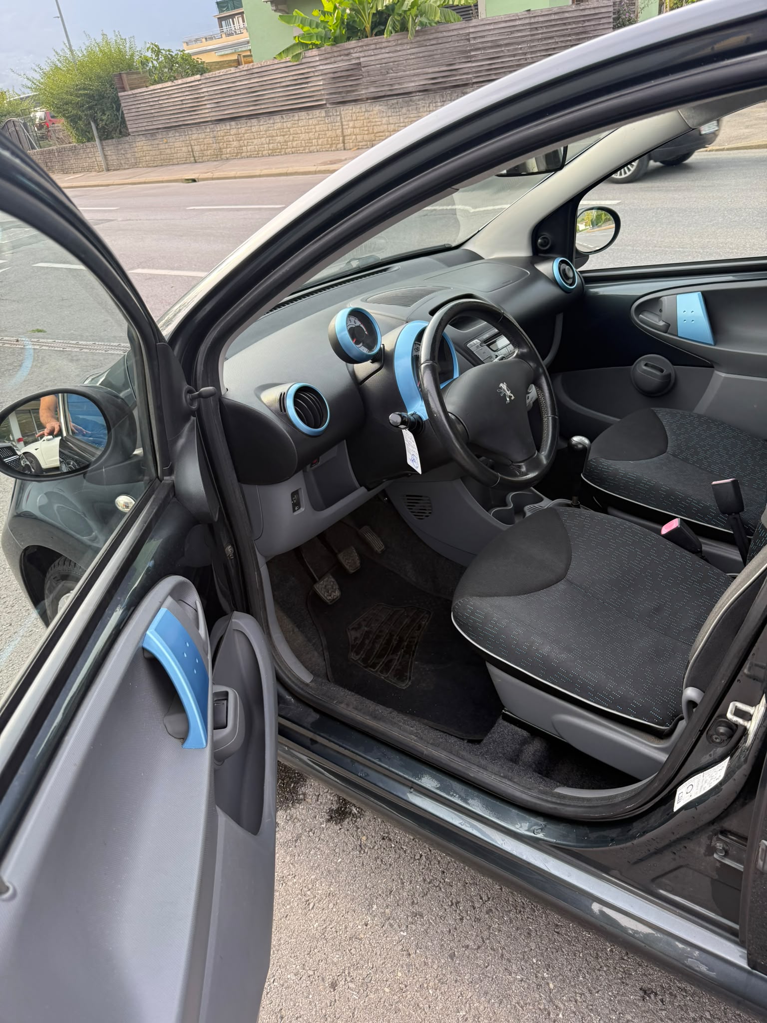 PEUGEOT 107 1.0 Swiss Edition-image-5