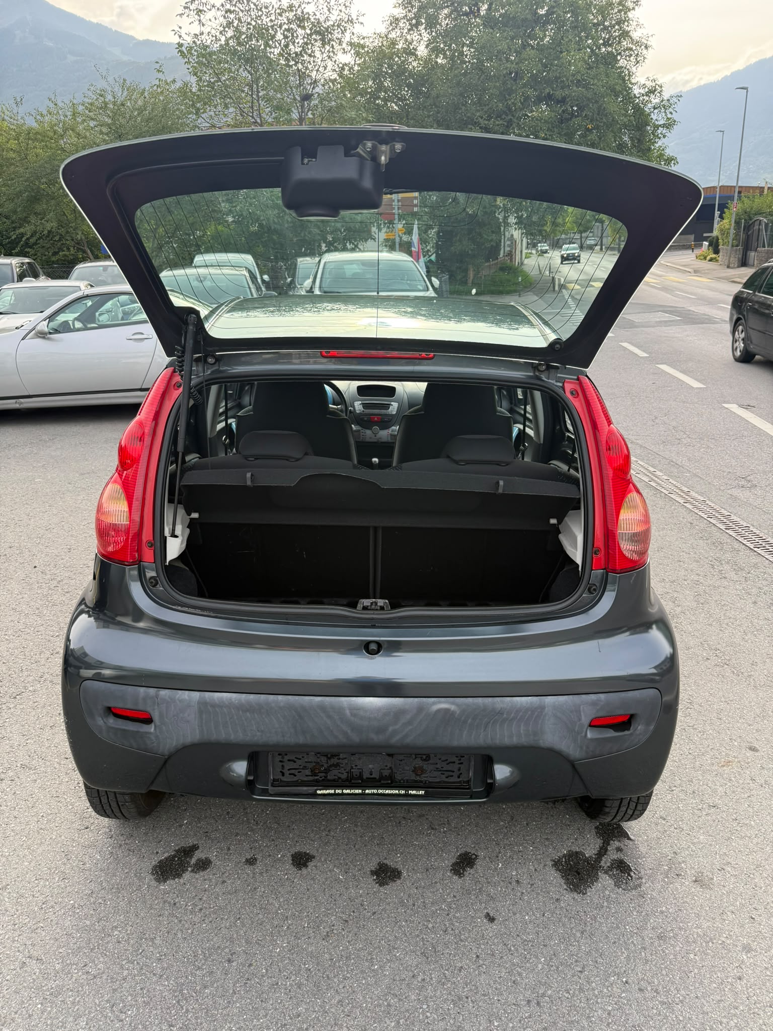 PEUGEOT 107 1.0 Swiss Edition-image-10