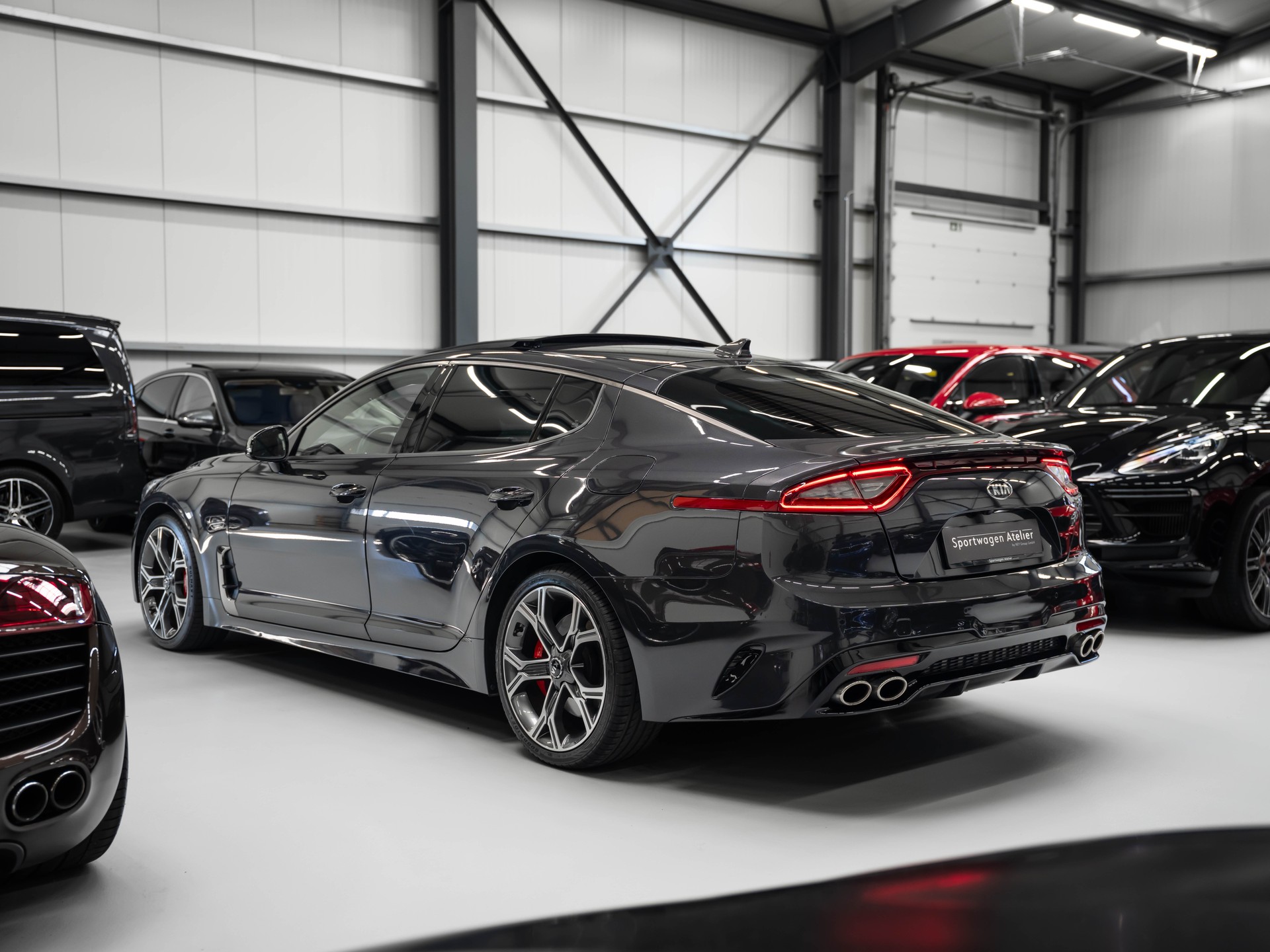 KIA Stinger 3.3 T-GDi GT Automat AWD-showroom-element-1
