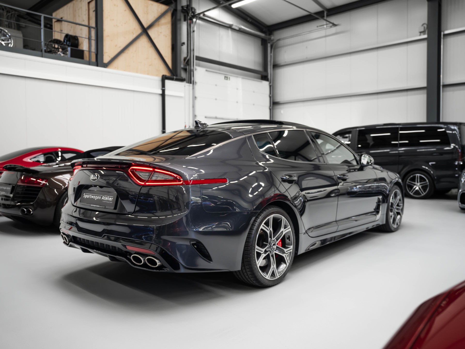 KIA Stinger 3.3 T-GDi GT Automat AWD-showroom-element-3