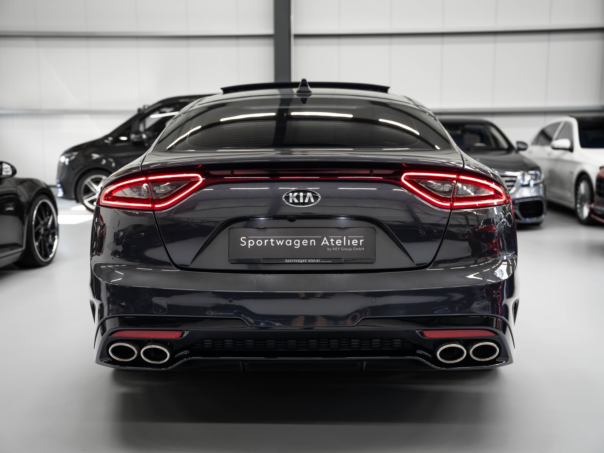KIA Stinger 3.3 T-GDi GT Automat AWD-showroom-element-2