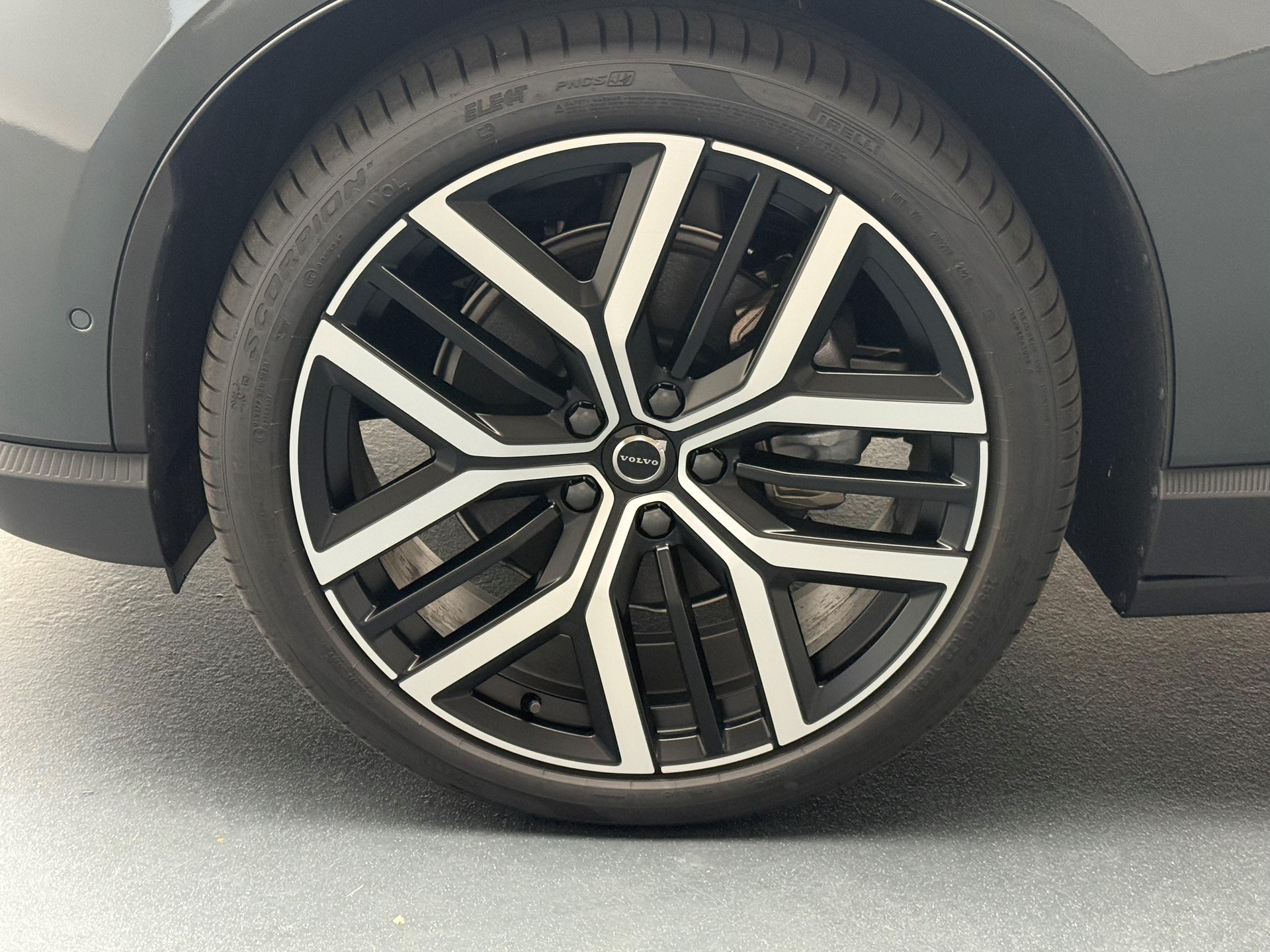 VOLVO EX60 Twin Ultra AWD-image-17