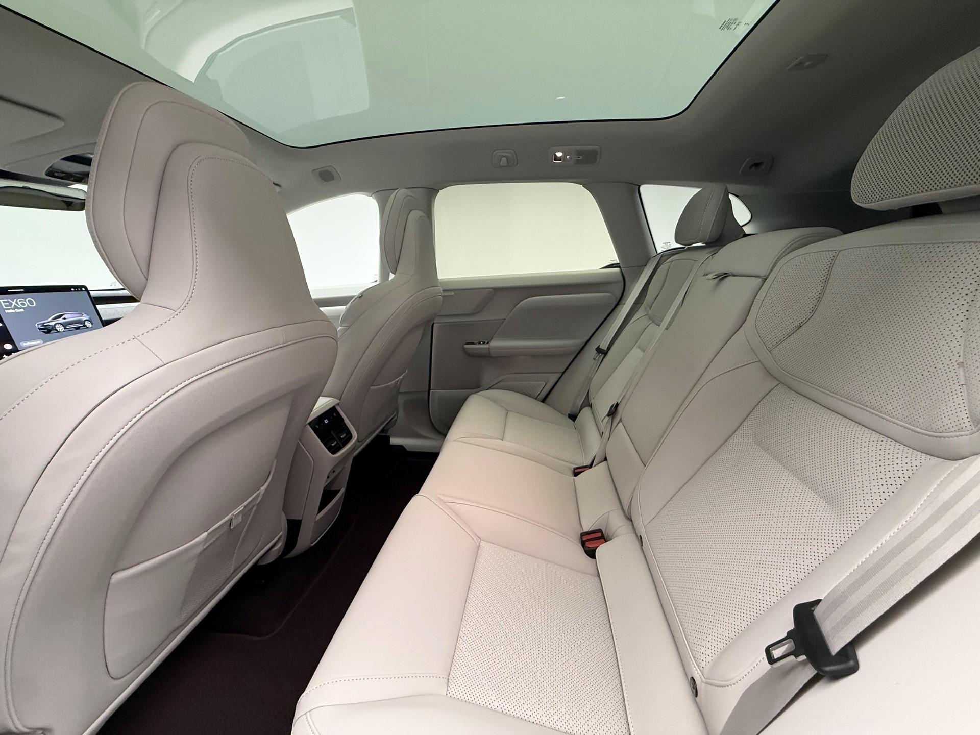 VOLVO EX60 Twin Ultra AWD-image-11