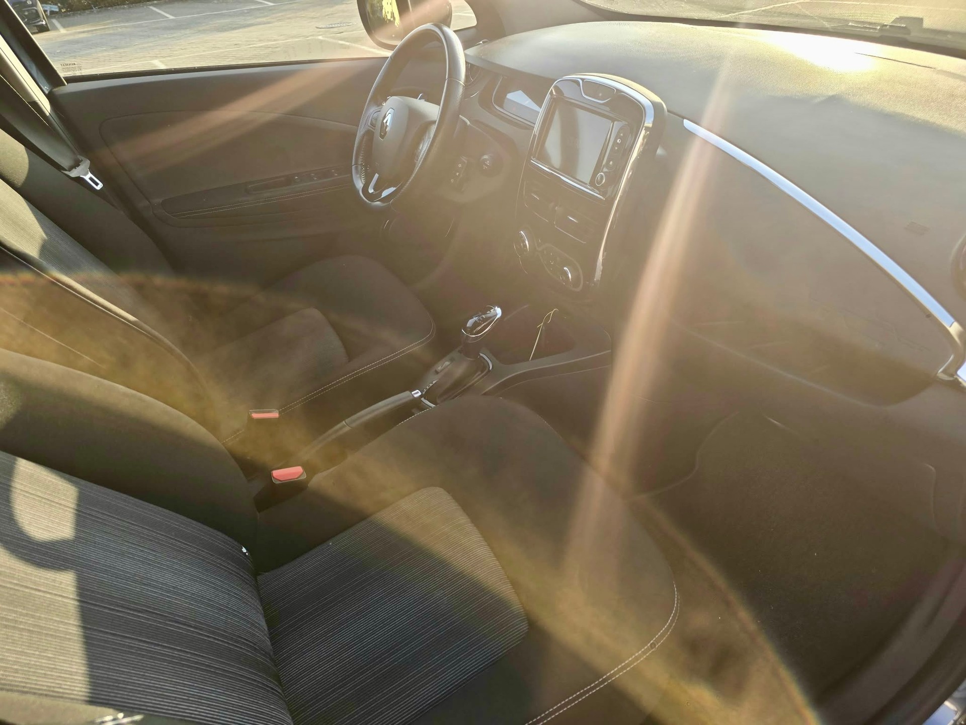 RENAULT ZOE-image-10