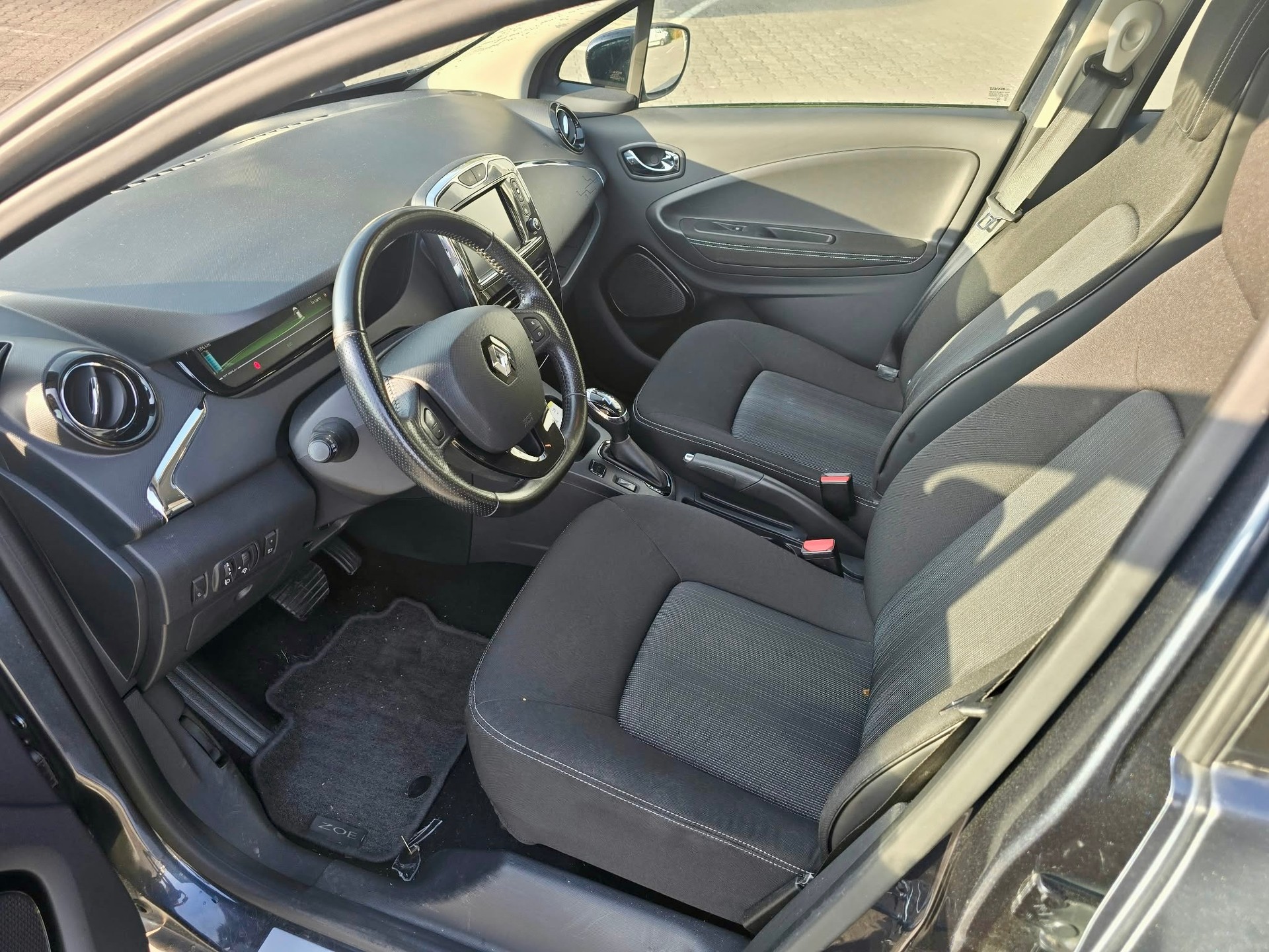RENAULT ZOE-image-9