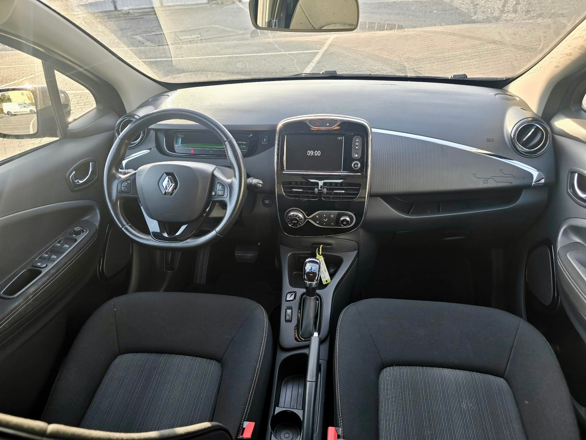 RENAULT ZOE-image-8