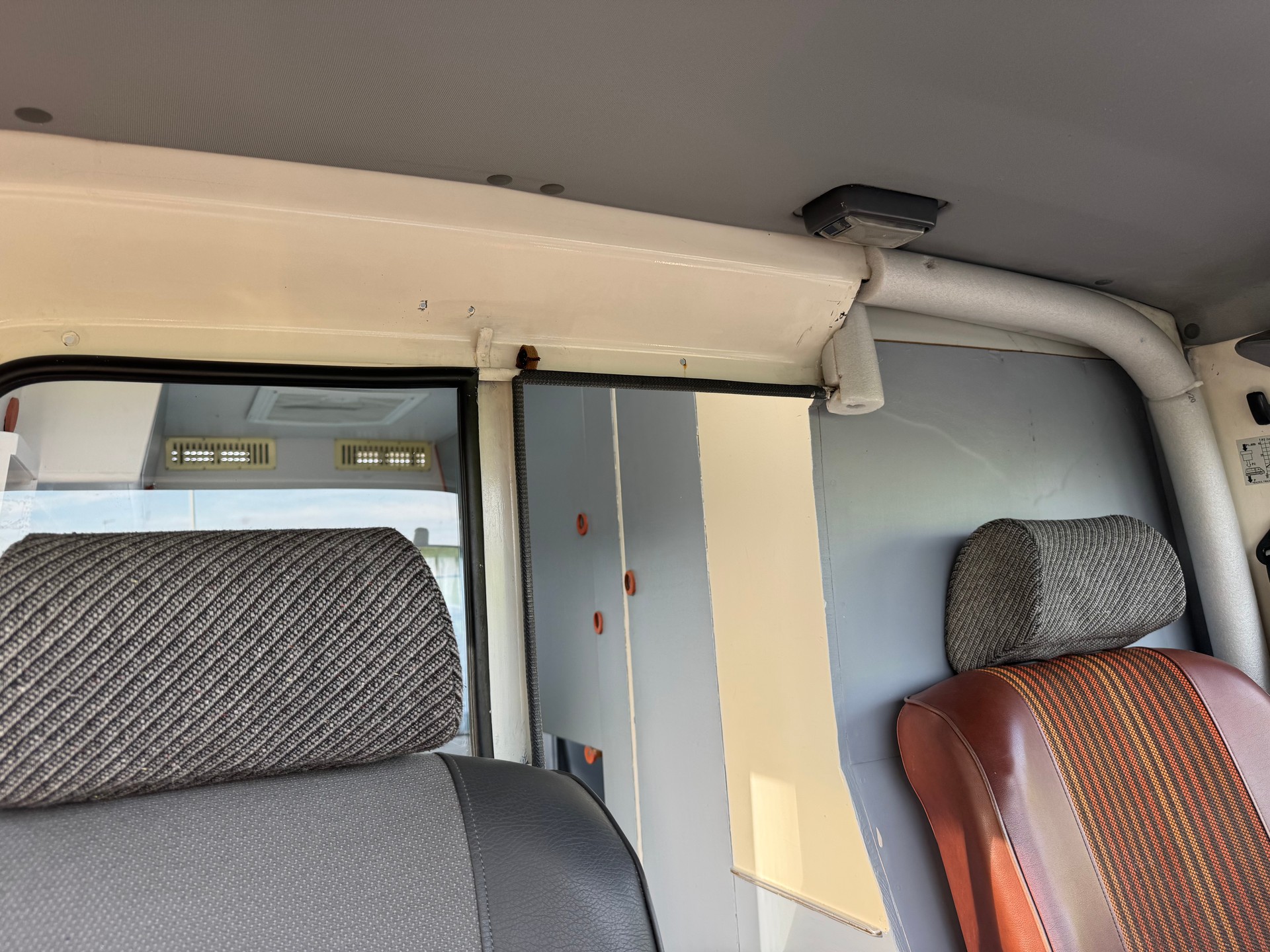 RENAULT TRAFIC-image-15