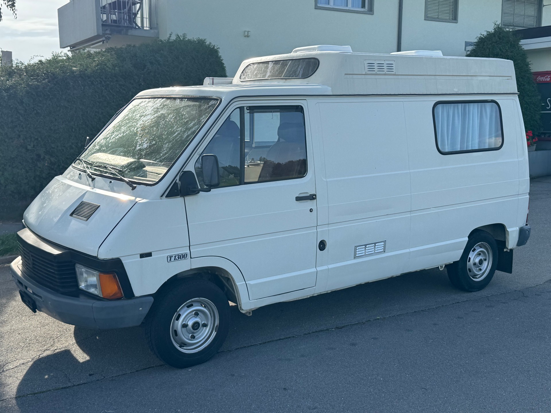 RENAULT TRAFIC-image-0
