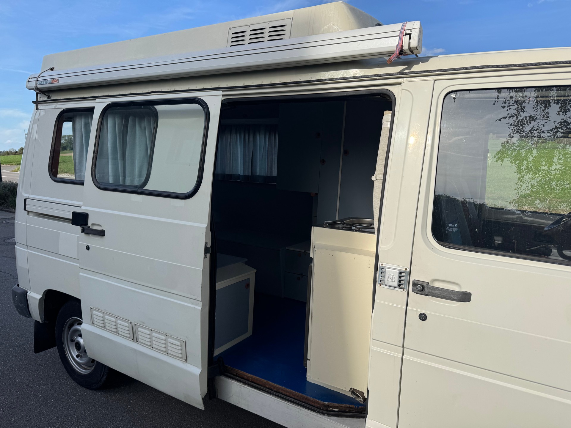 RENAULT TRAFIC-image-8