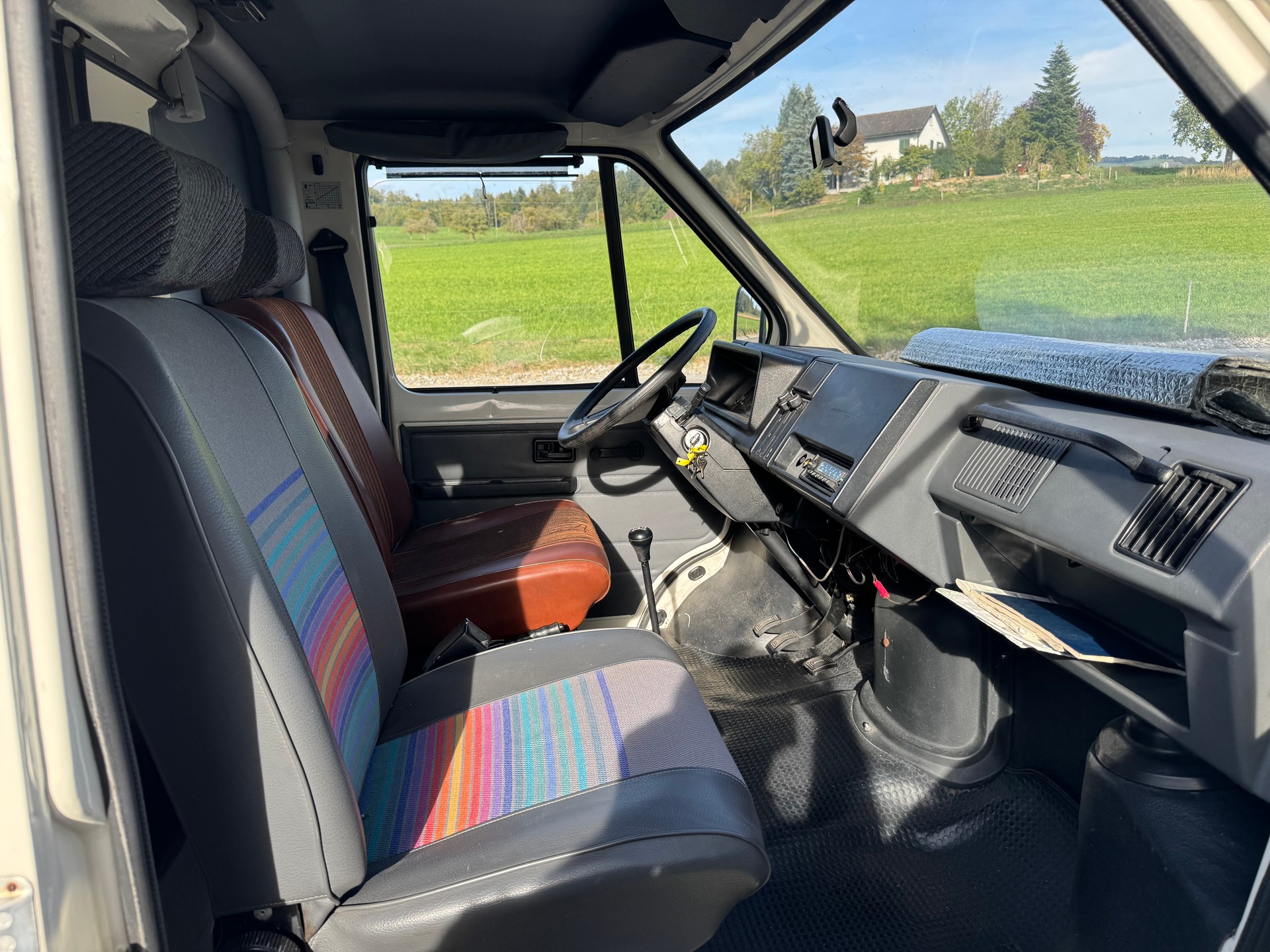 RENAULT TRAFIC-image-14