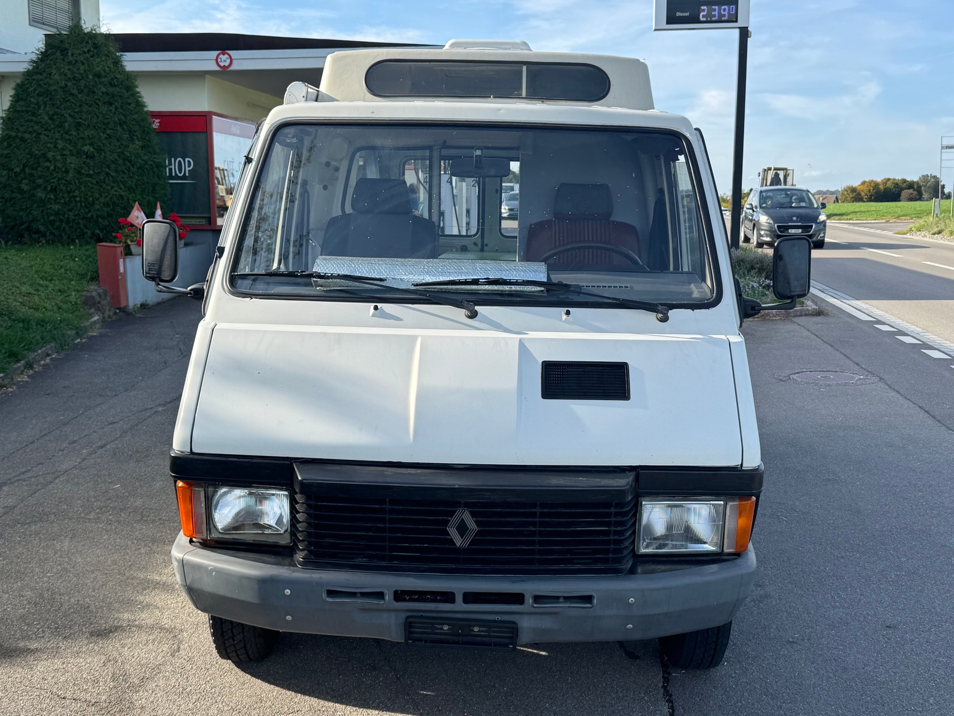 RENAULT TRAFIC-image-1