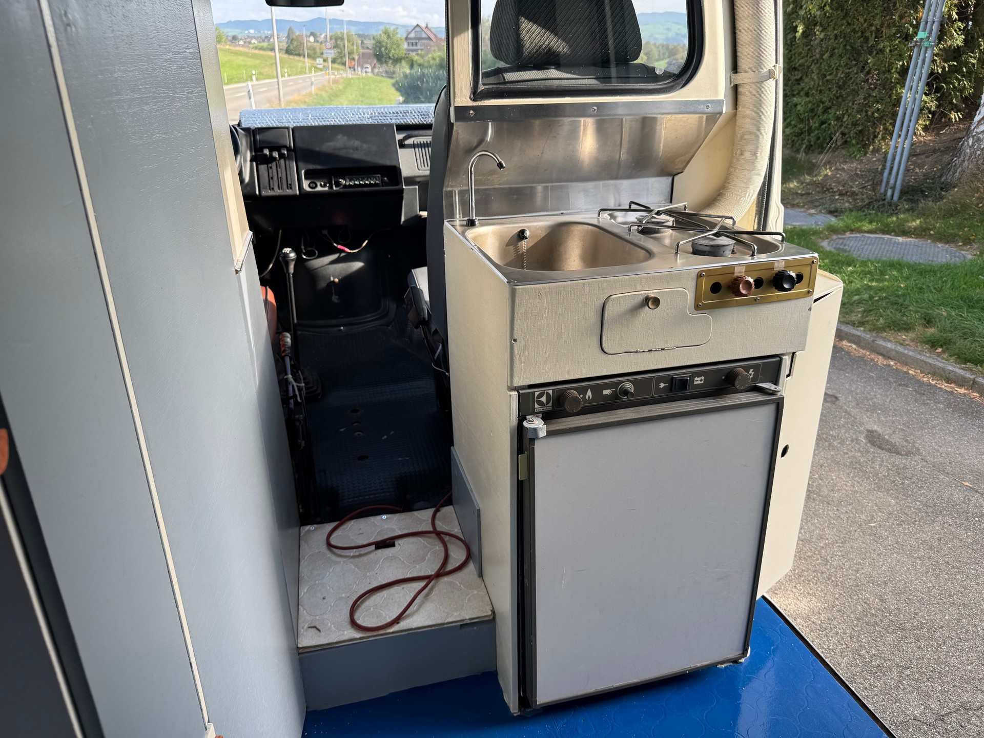 RENAULT TRAFIC-image-12