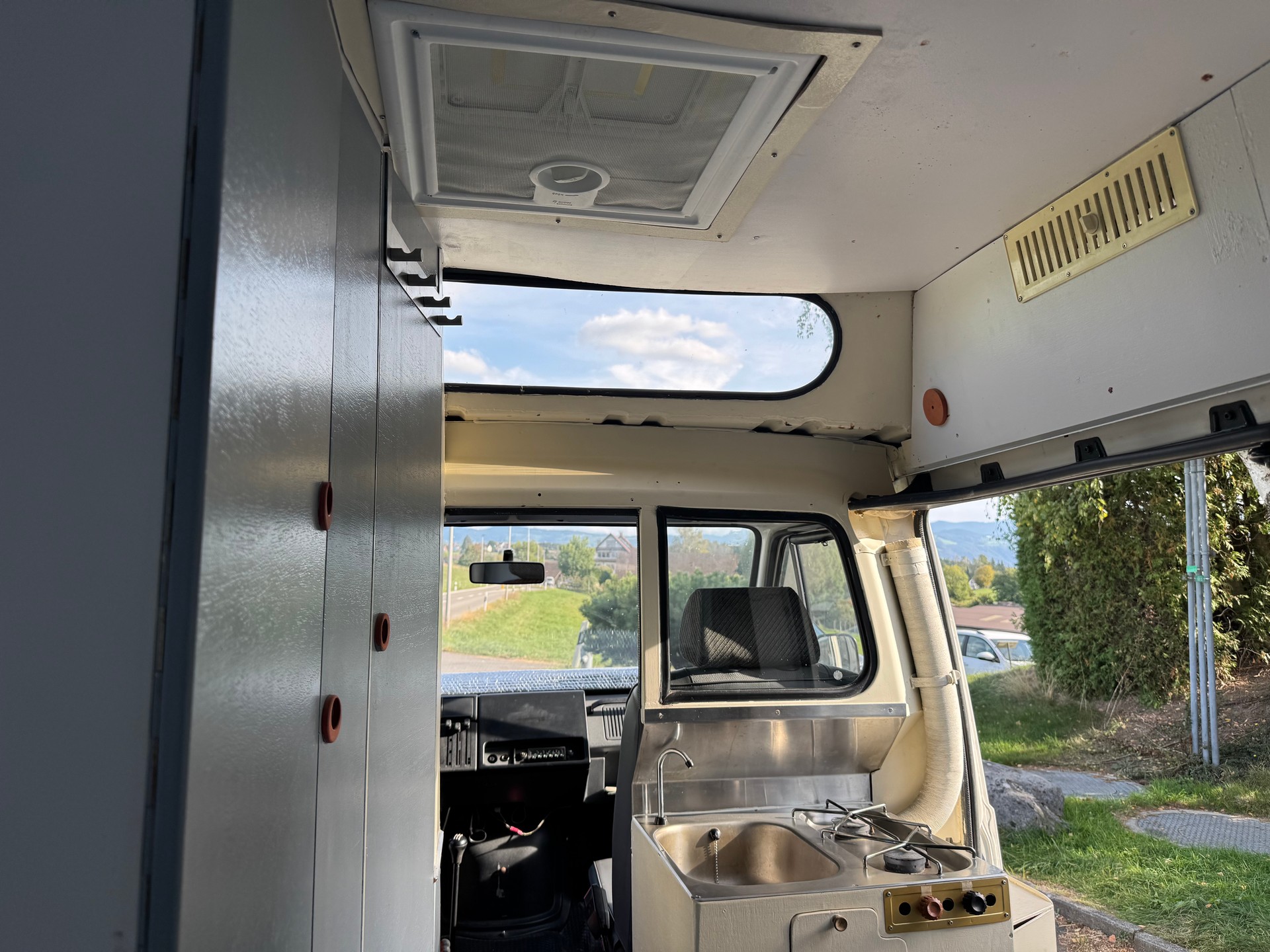 RENAULT TRAFIC-image-11