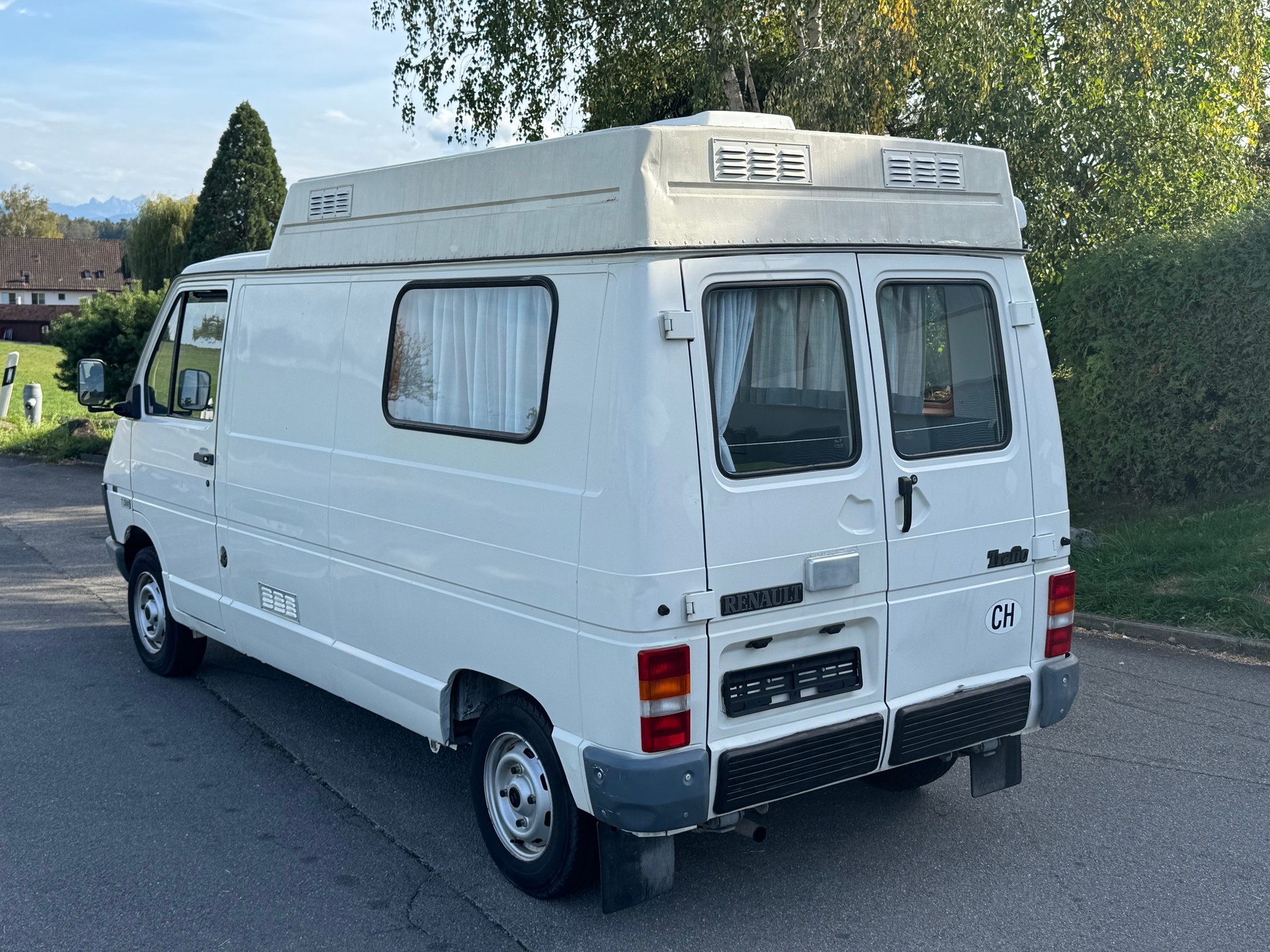 RENAULT TRAFIC-image-4