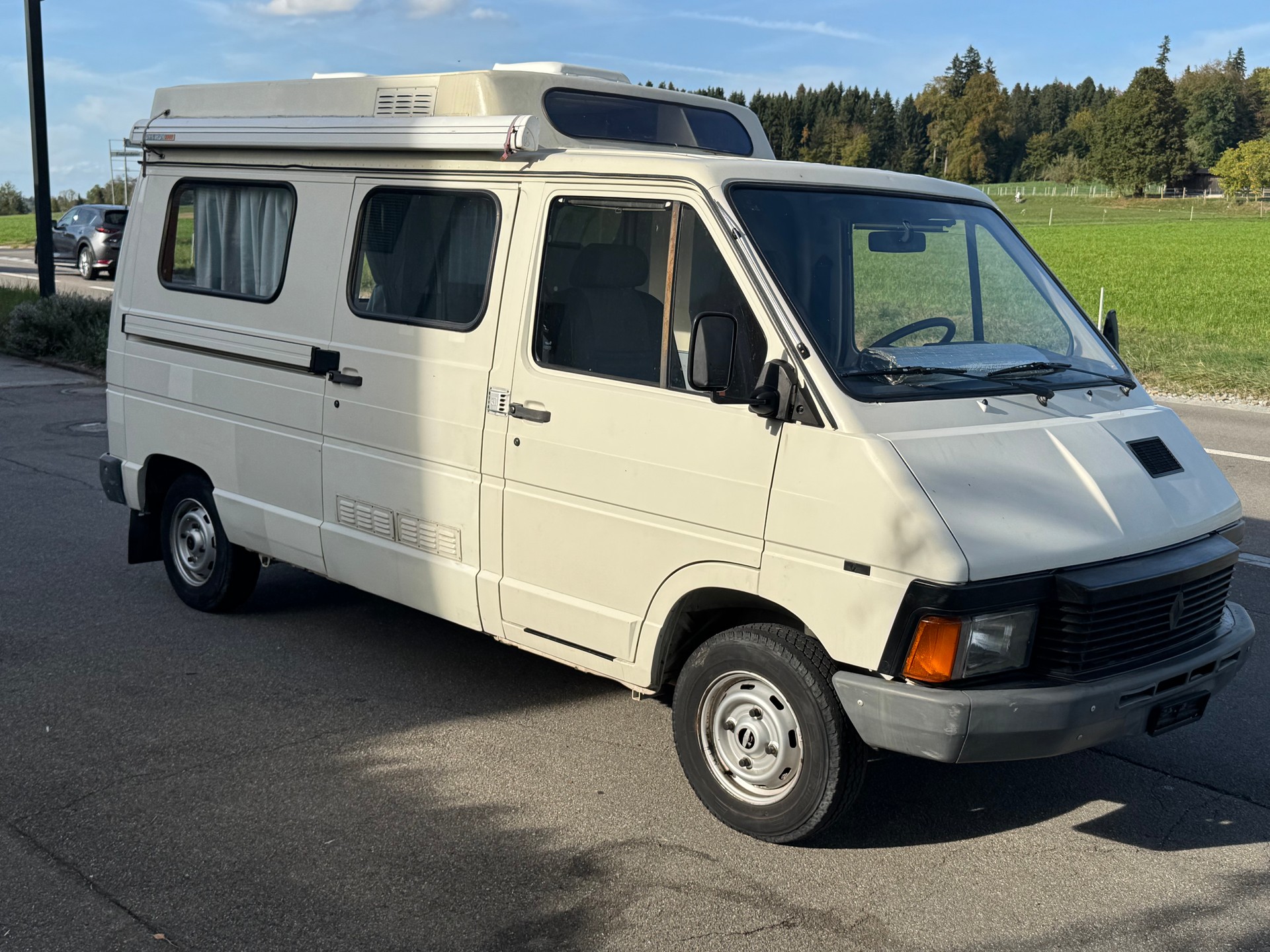 RENAULT TRAFIC-image-2