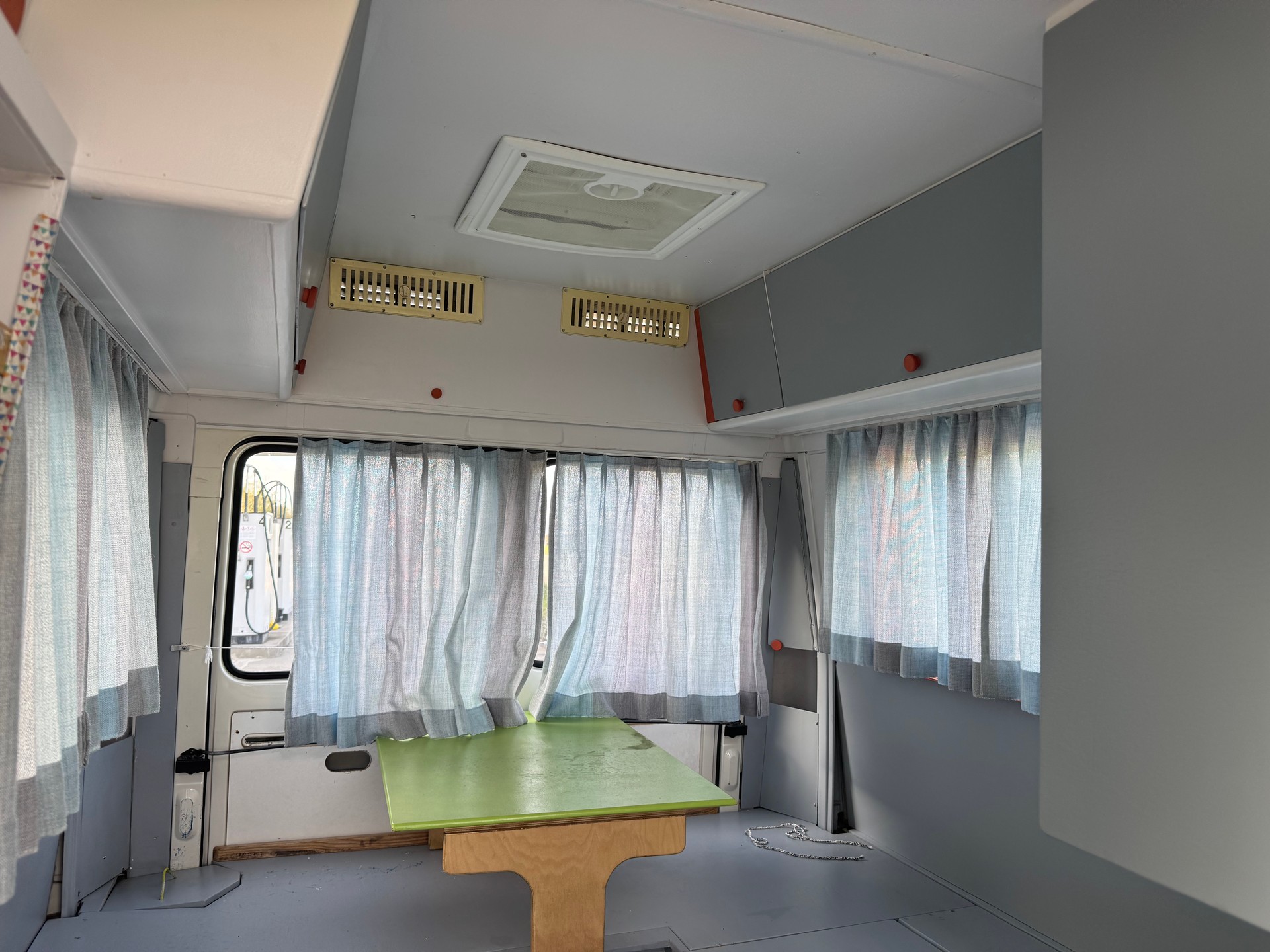 RENAULT TRAFIC-image-9