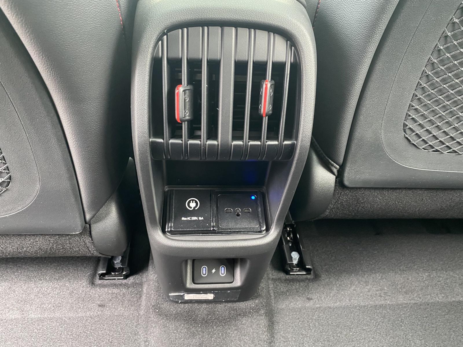 HYUNDAI Kona 65,4 kWh Electric N-Line-image-17