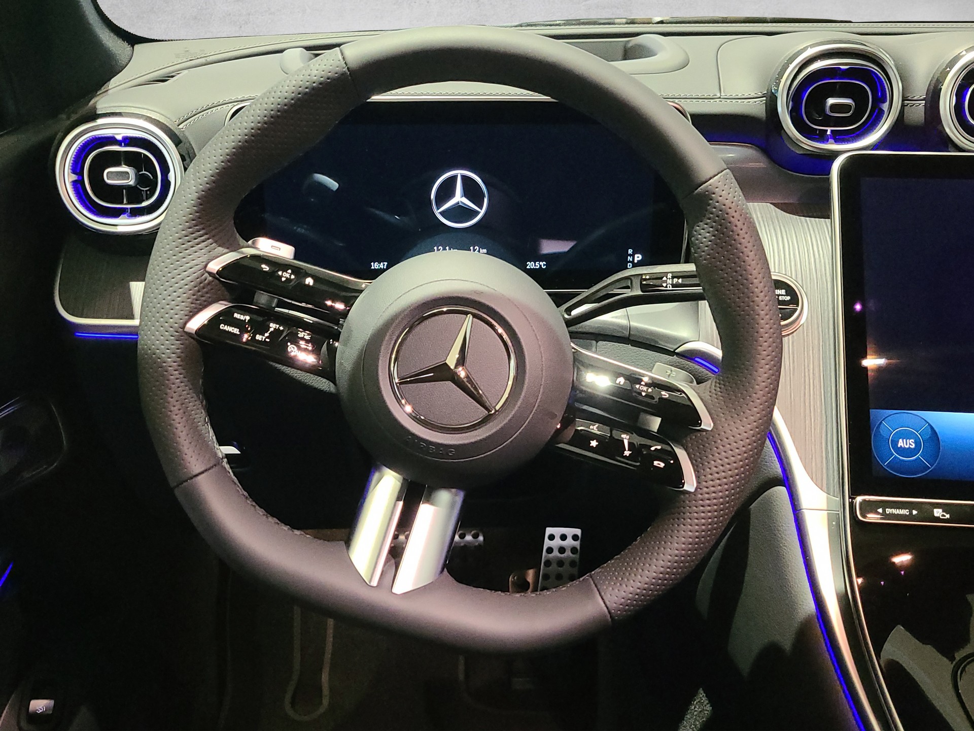 MERCEDES-BENZ GLC 220 d AMG Line 4M-image-14