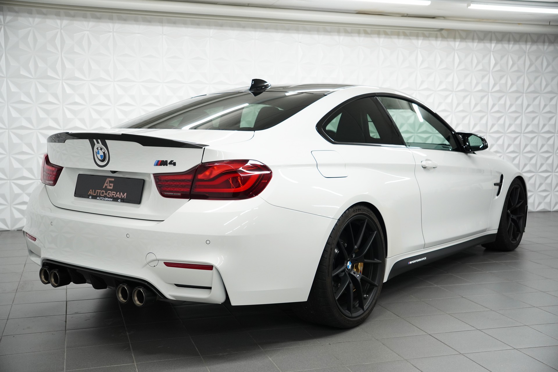 BMW M4 Coupé Competition DKG-image-4