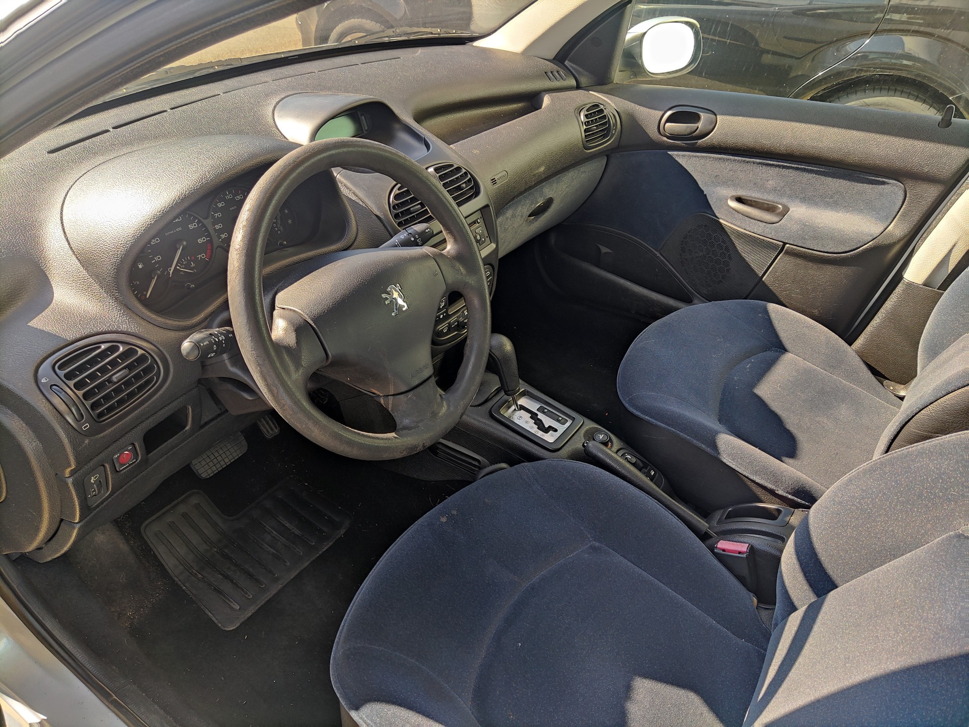 PEUGEOT 206-image-2